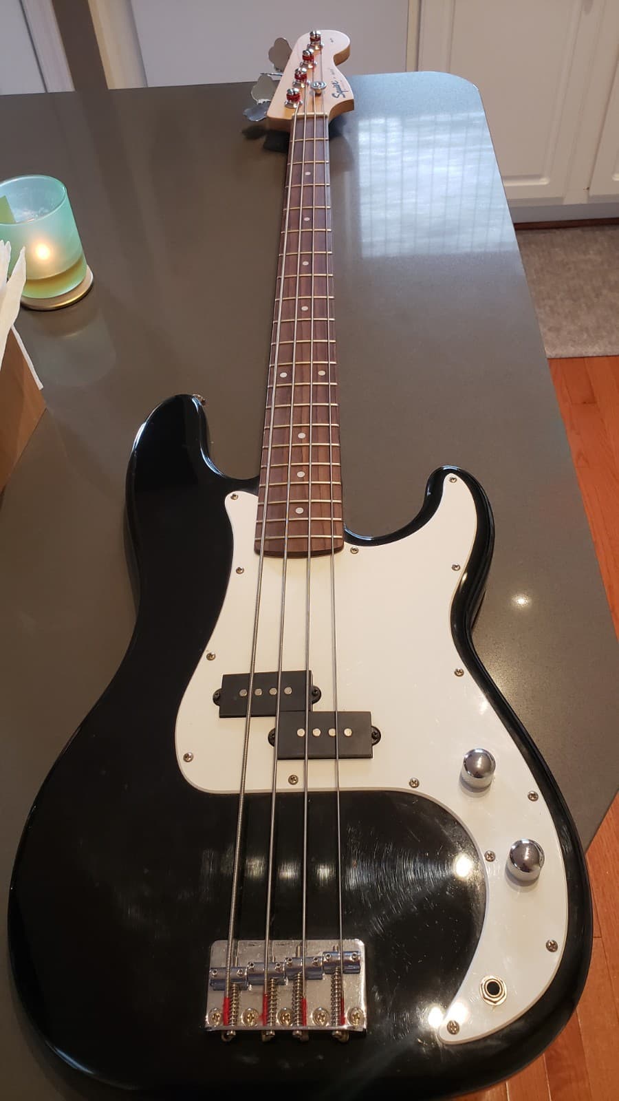 Squier P Bass Black
