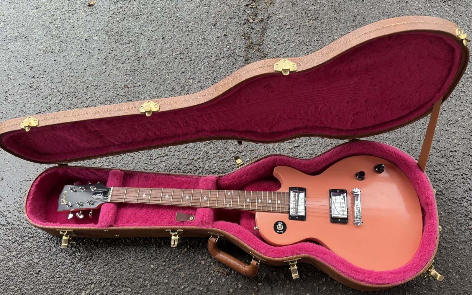 2007 Gibson Limited Edition Les Paul Vixen W/OHSC Coral Pink