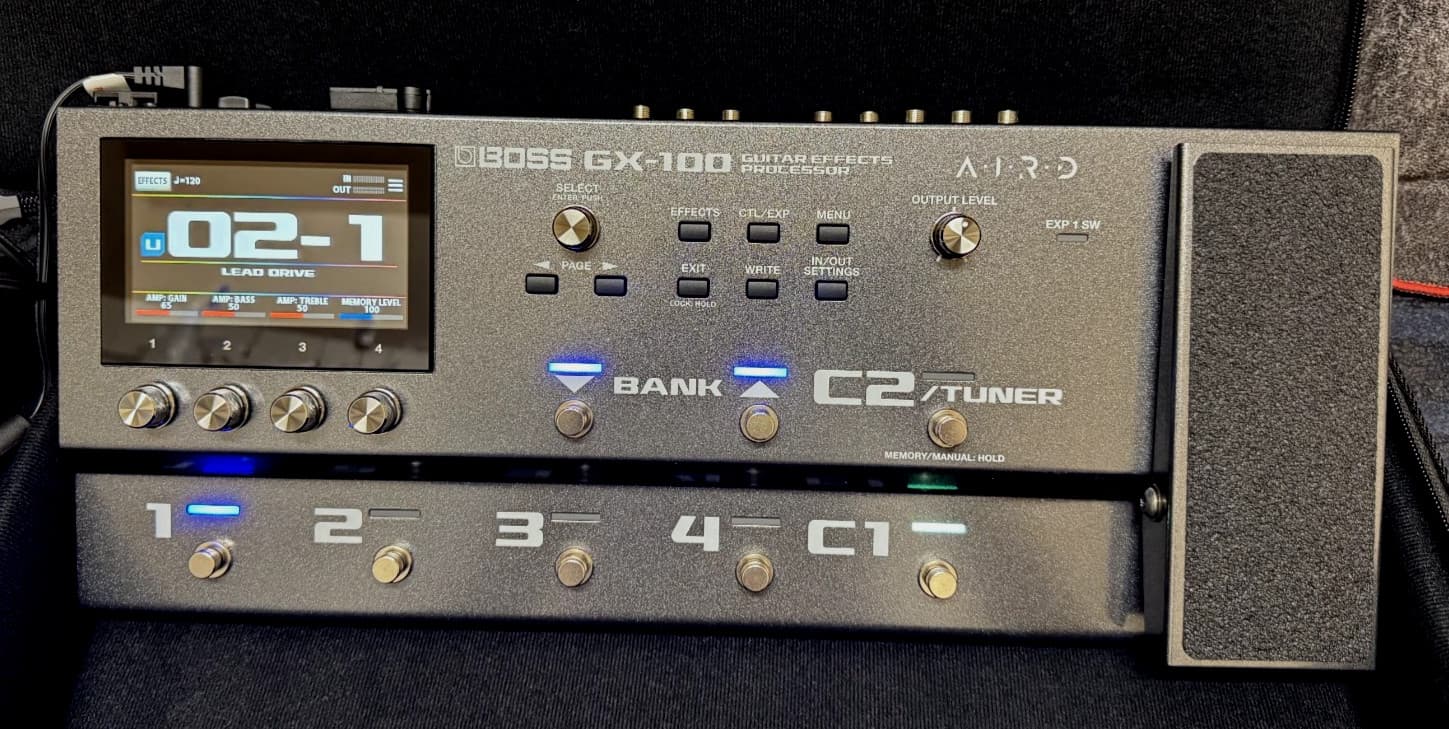 Boss GX-100 Guitar Effects Processor with Bluetooth Adapter & Softcase