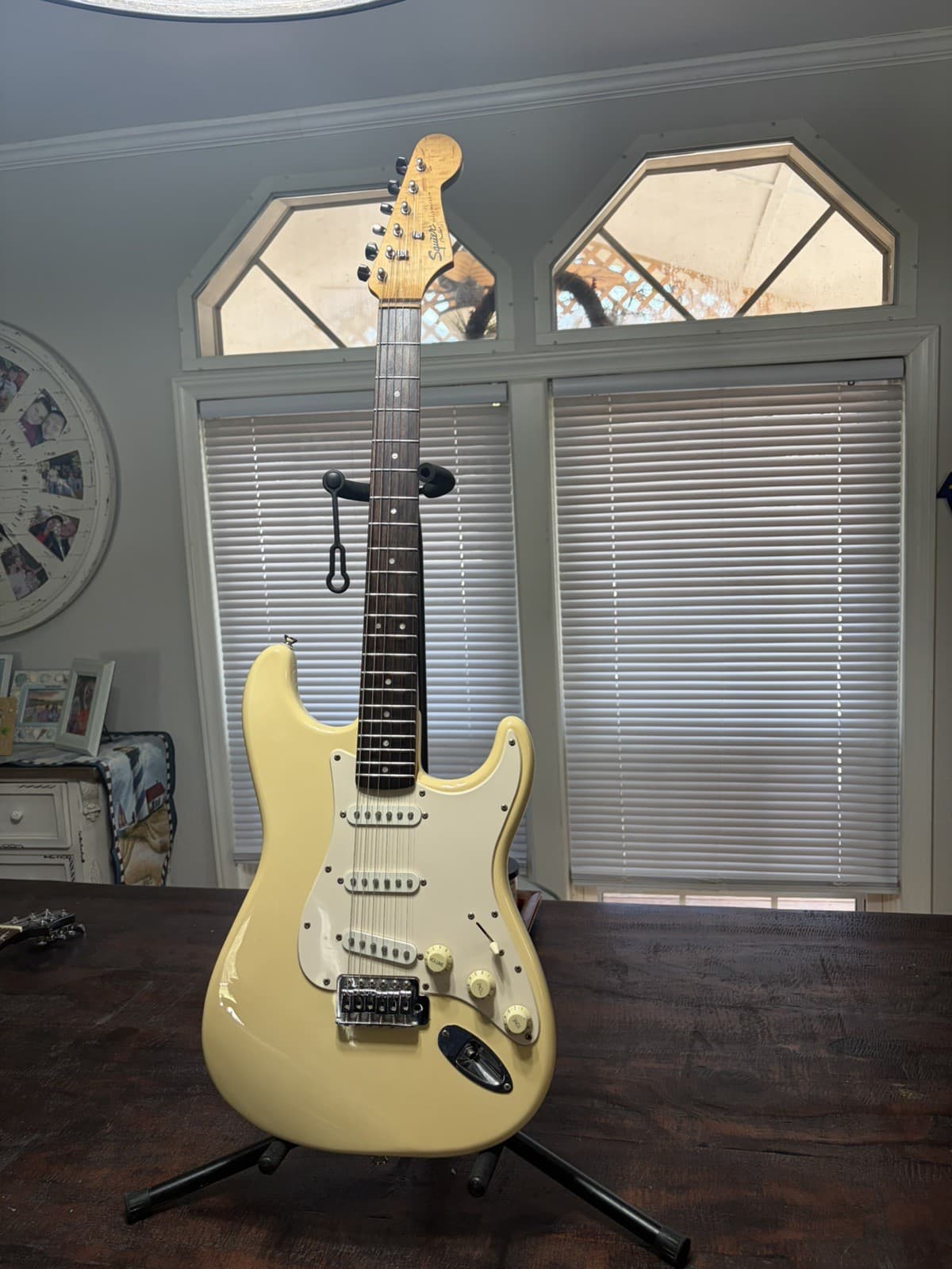 Squier Bullet Stratocaster Electric Guitar Vintage White/Cream, plays amazing