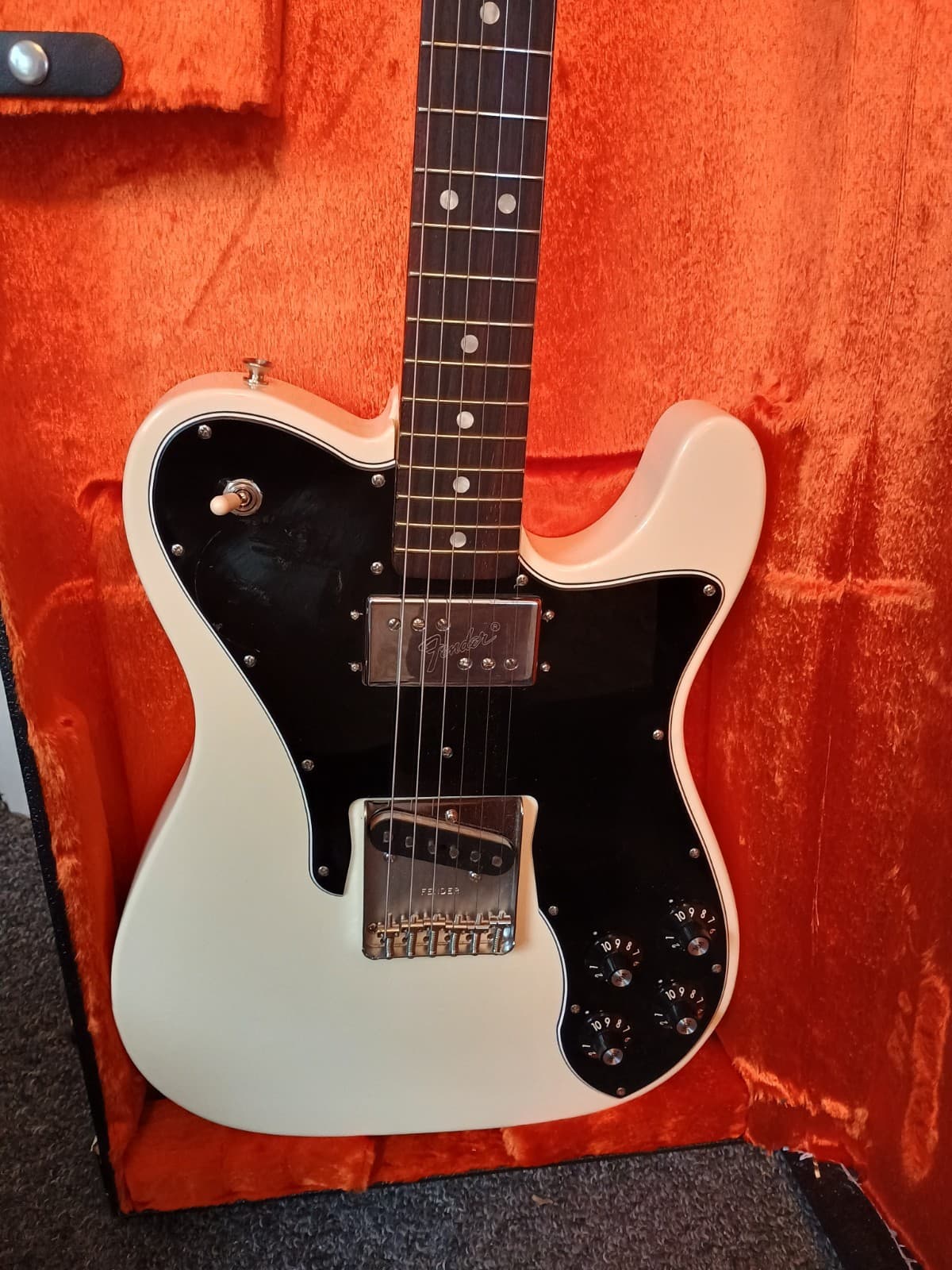 Fender American Vintage II 1977 Telecaster Custom, Olympic White with Hard Case