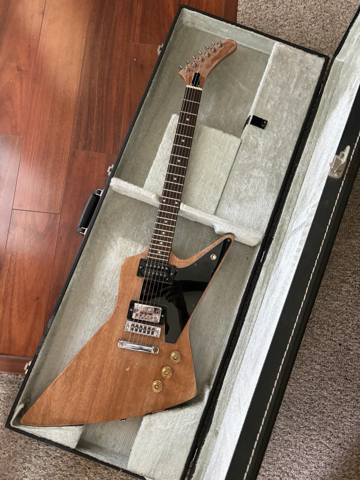 1970s Explorer / Destroyer Guitar w HSC