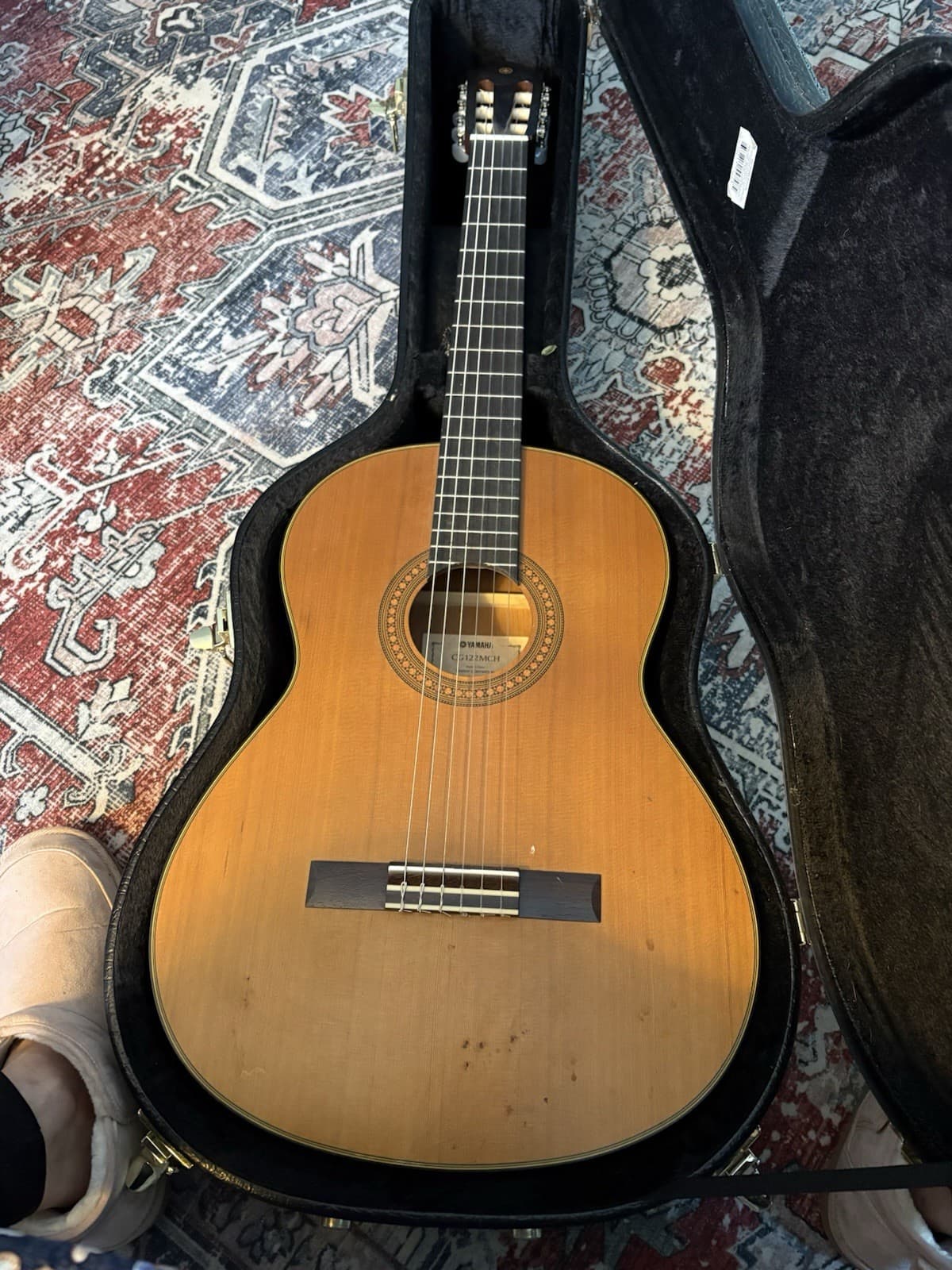 Yamaha CG122MCH Classical Acoustic Guitar. Excellent Condition.