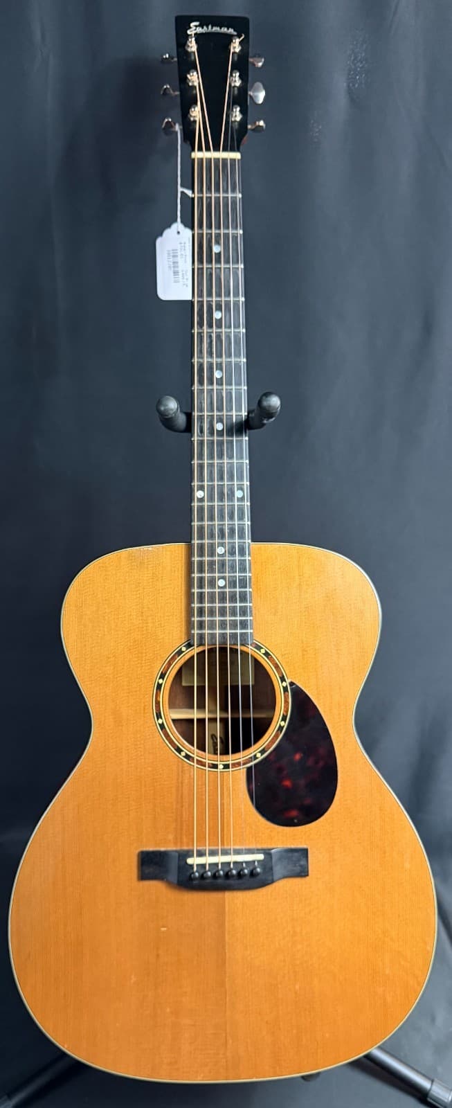 Eastman E2OM-CD Cedar Top Orchestra Acoustic Guitar Natural Satin w/ Gig Bag