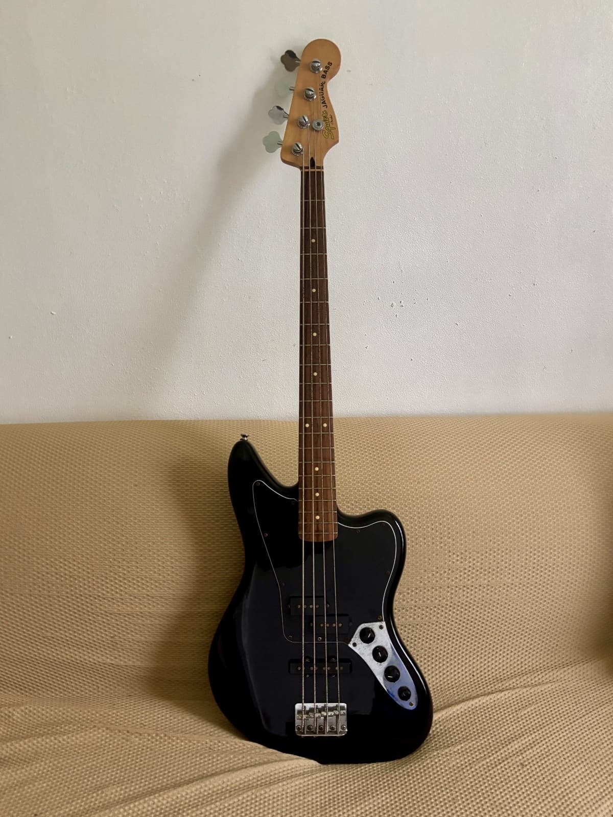 Squier Affinity Series Jaguar Active Bass H Guitar - Black