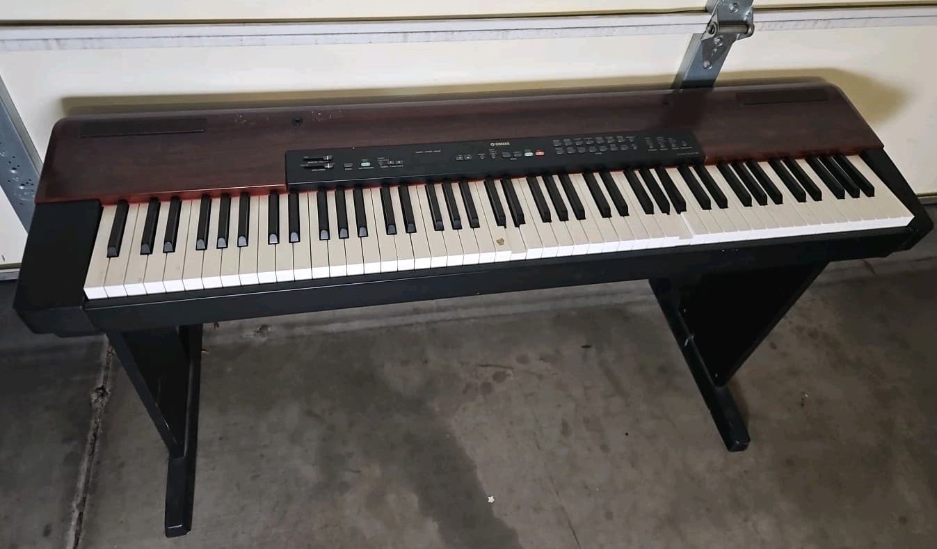 Yamaha P-120 Keyboard Electronic Piano Synthesizer With Stand Read Description