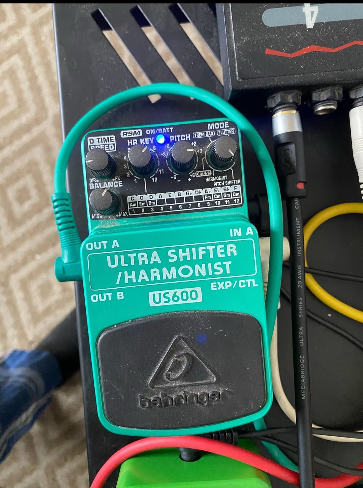 Behringer Ultra Shifter/Harmonist US600 Harmony Guitar Effect Pedal