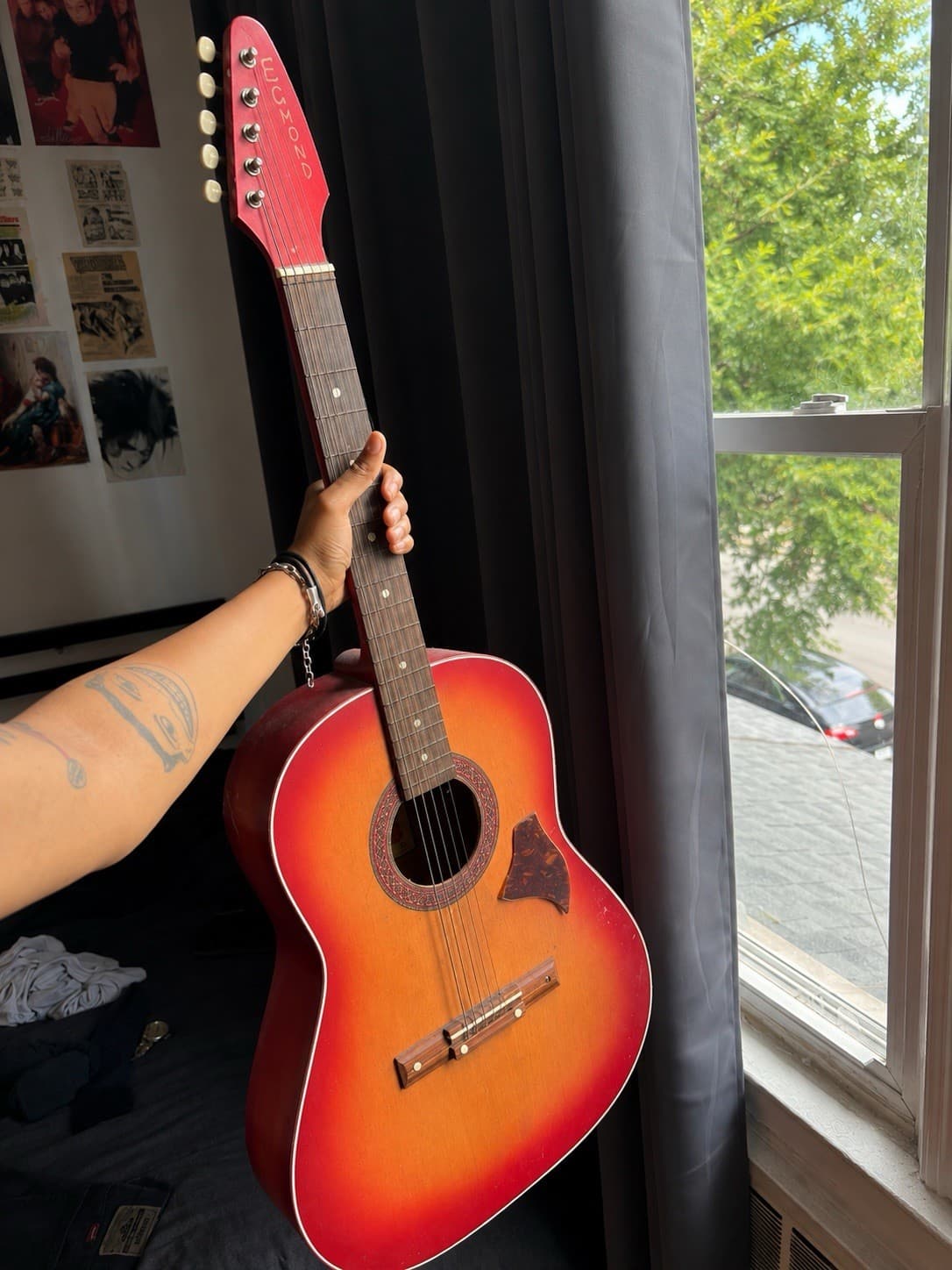 Edmond Parlor Acoustic Guitar 6-String Right-Handed Sunburst Wood Body
