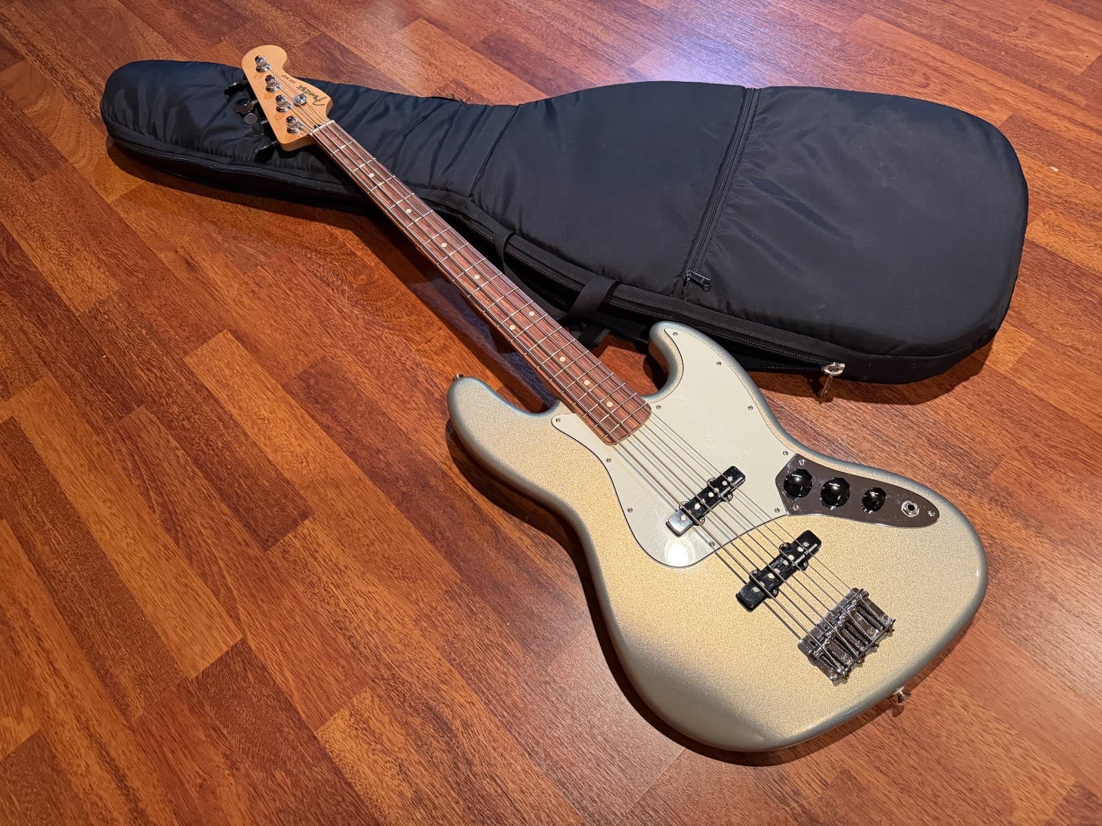 Fender Player Precision Bass with Pau Ferro Fretboard Seymour Duncan Pickups 201