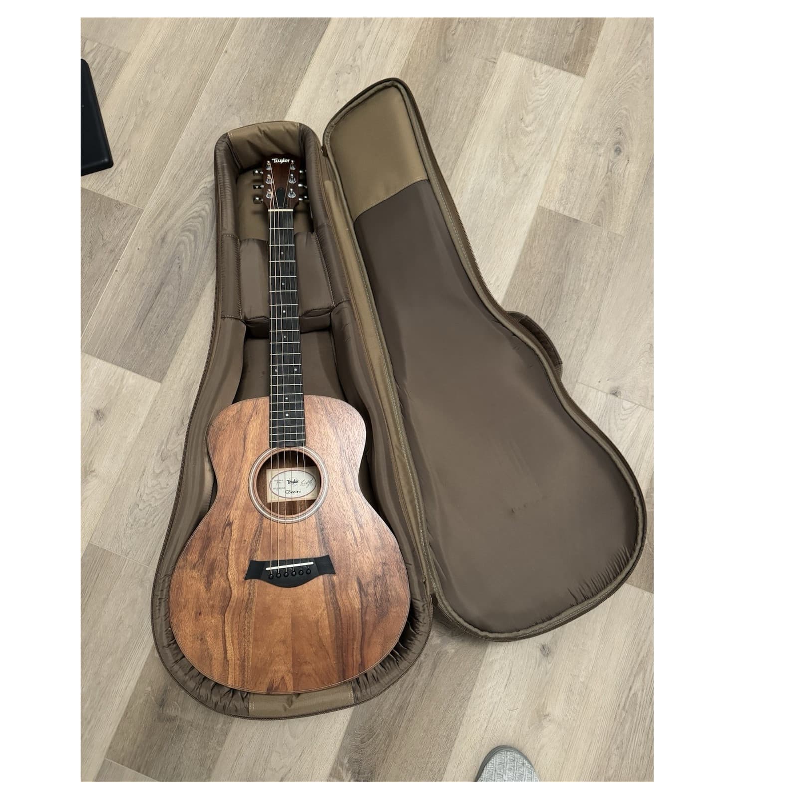 Taylor GS Mini-e Koa 3/4 Acoustic Guitar Right-Handed w/ Gig Bag