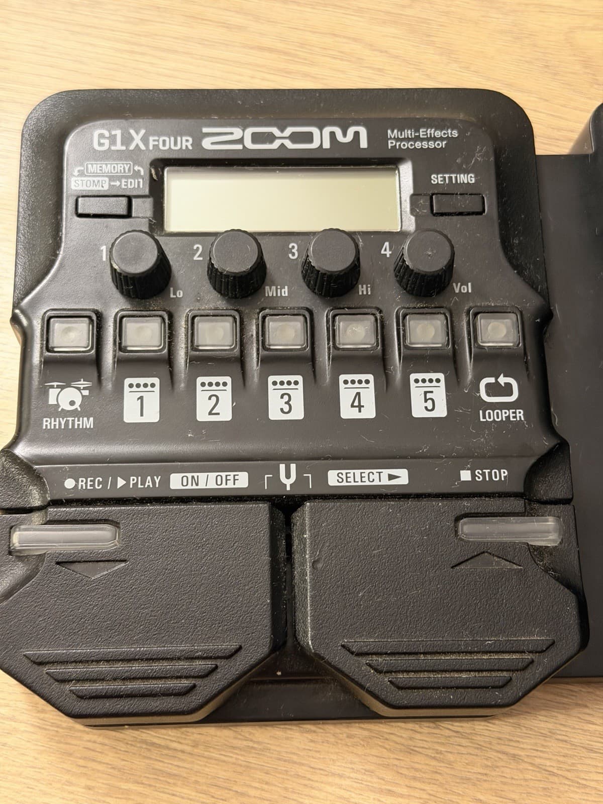 Zoom G1X FOUR Digital Multi-Effects Processor Looper Rhythm for Electric Guitar