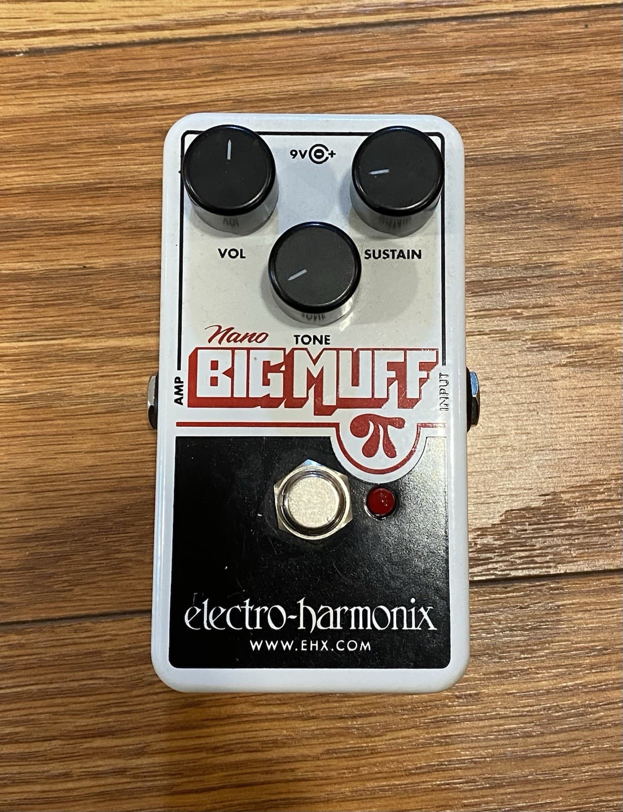Electro-Harmonix Big Muff Pi Nano Guitar Effects Fuzz Pedal EXCELLENT