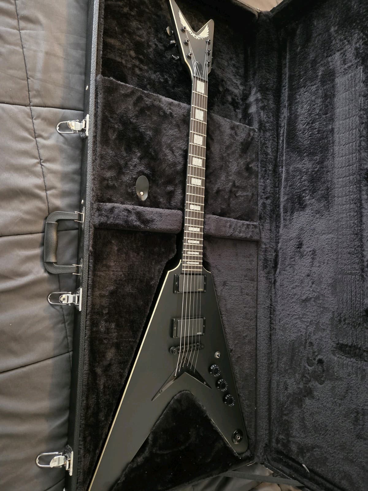 Dean V Stealth EMG 81/85 With Hardshell Case Korea 2020