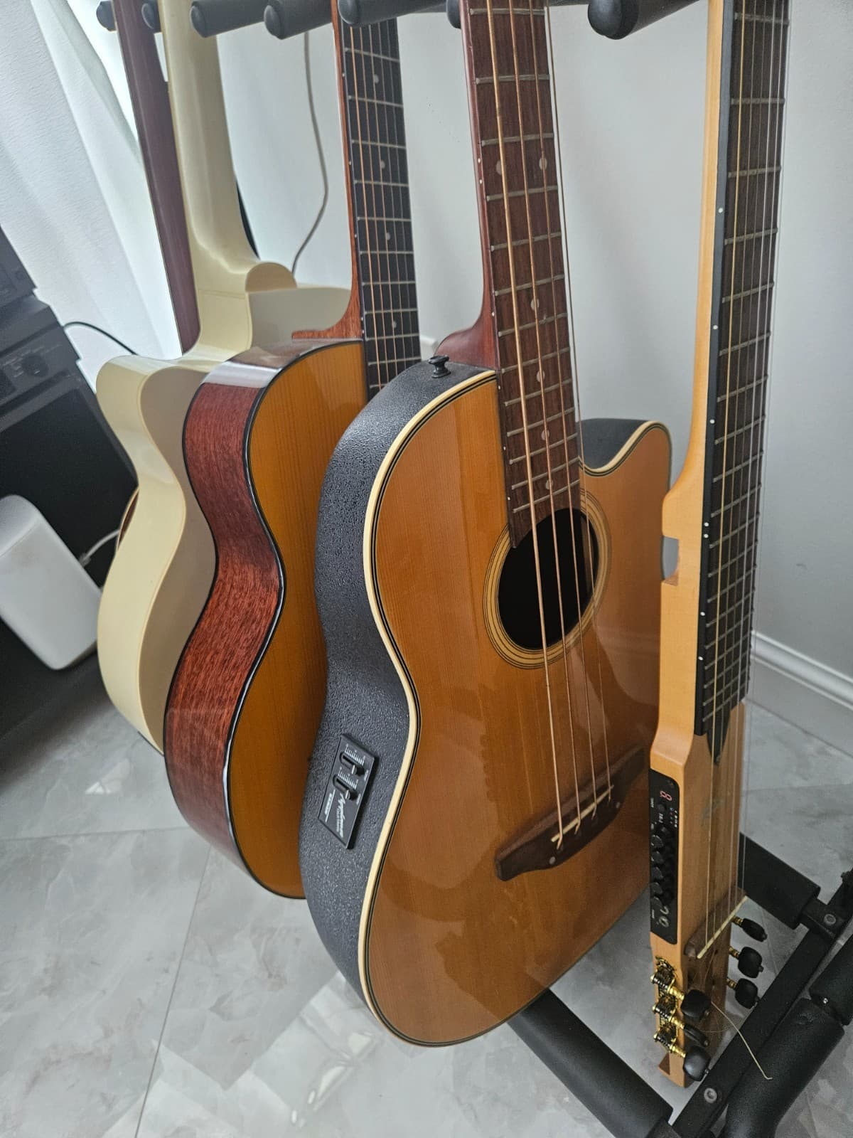 Acoustic Bass Ovation Aplausse