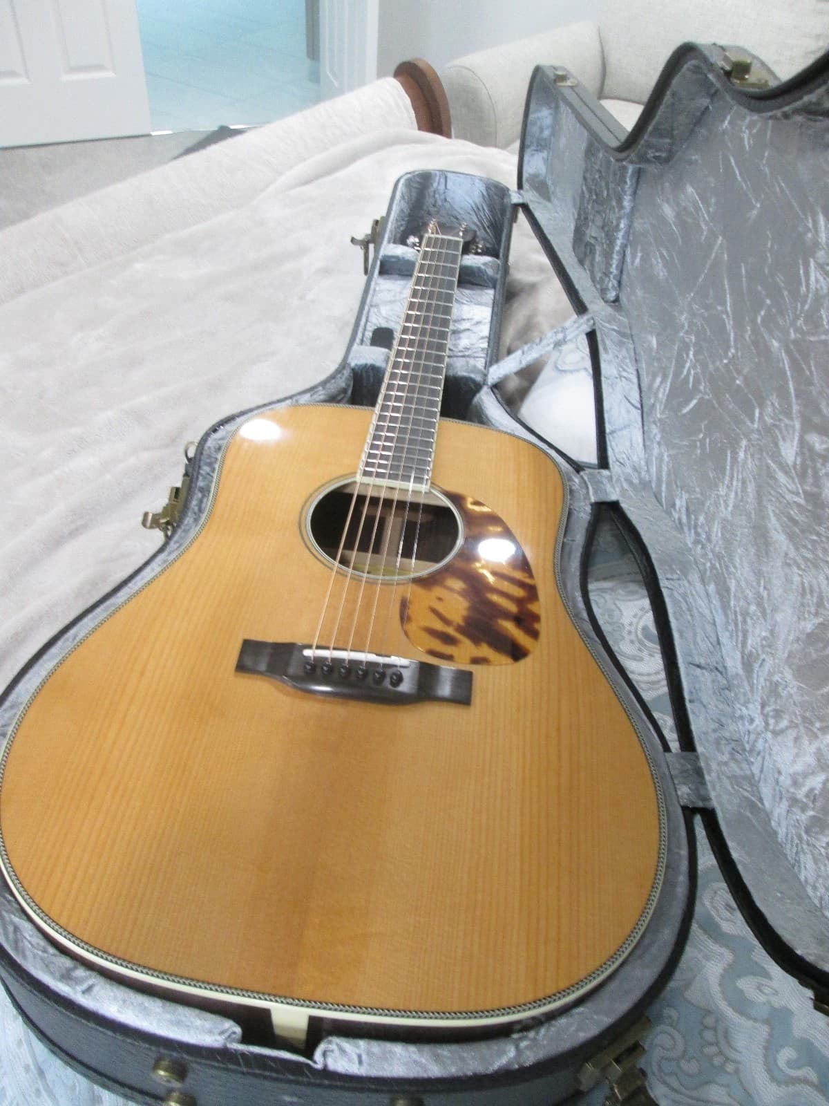 Mint Eastman E20D TC LSH Acoustic Guitar & Case, Large Sound Hole Cannon!