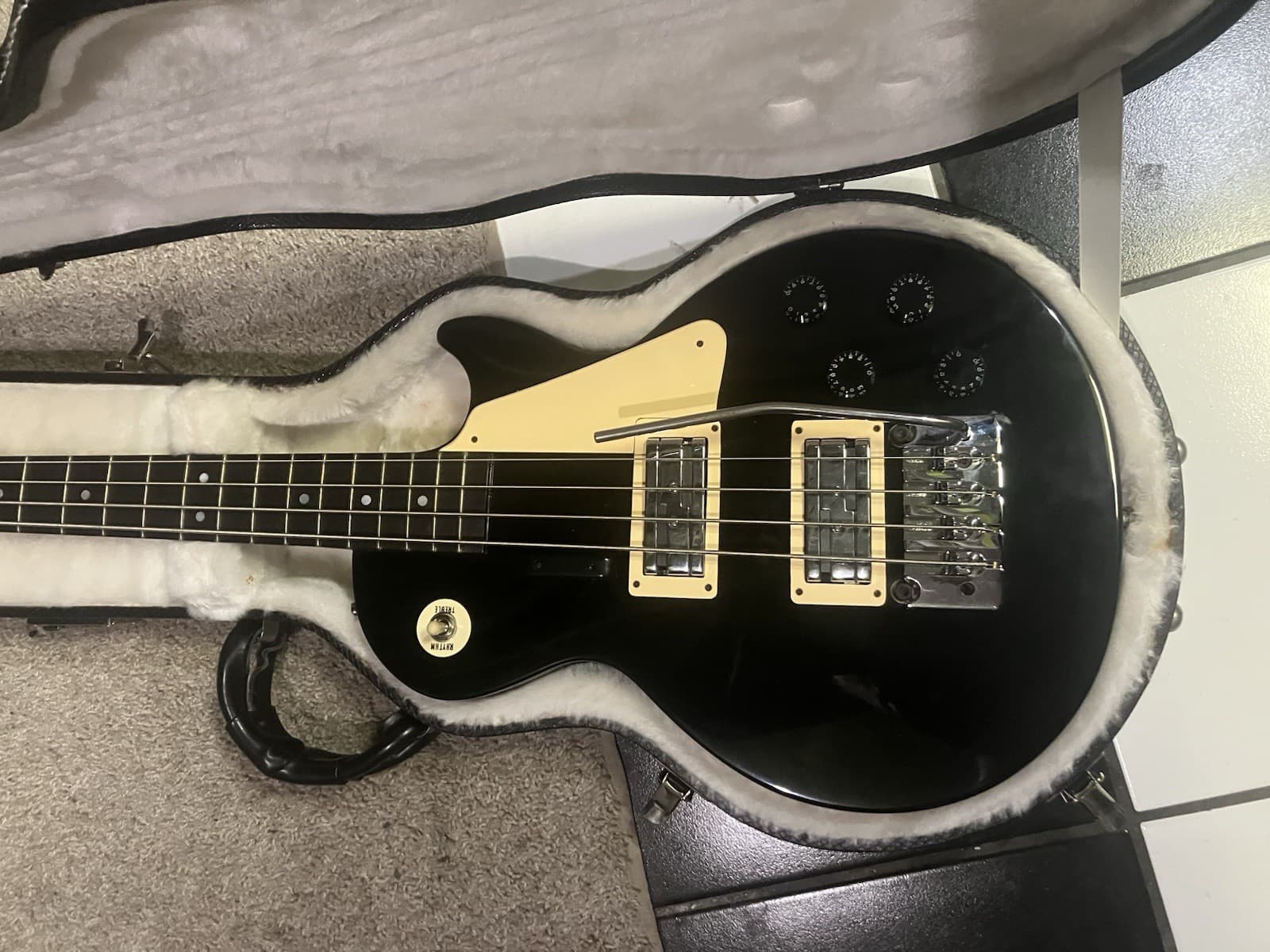Gibson Les Paul Bass 90’s Black Upgrades W/case
