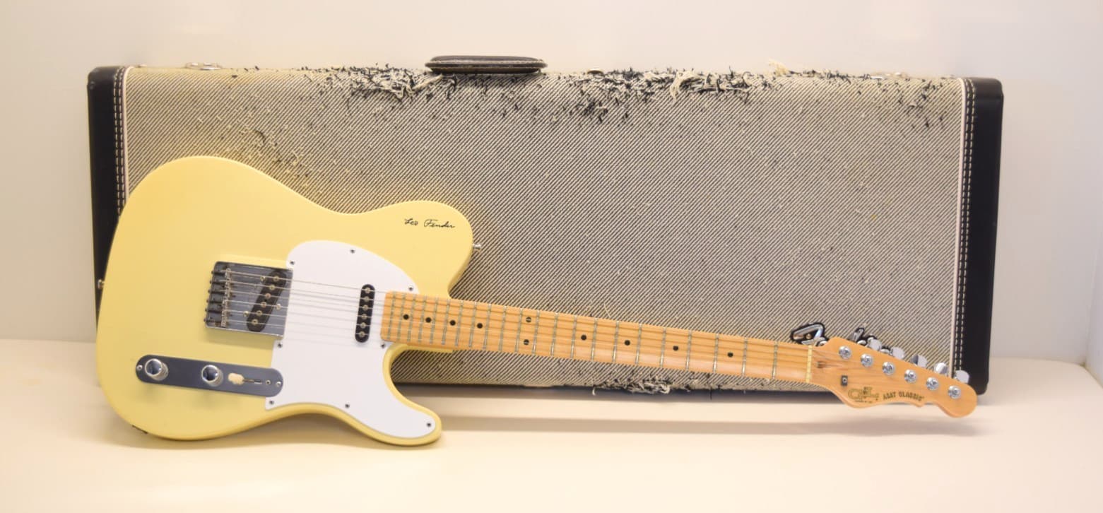 G&L ASAT Classic Signature Vintage USA Beige Leo Fender Guitar + Case
