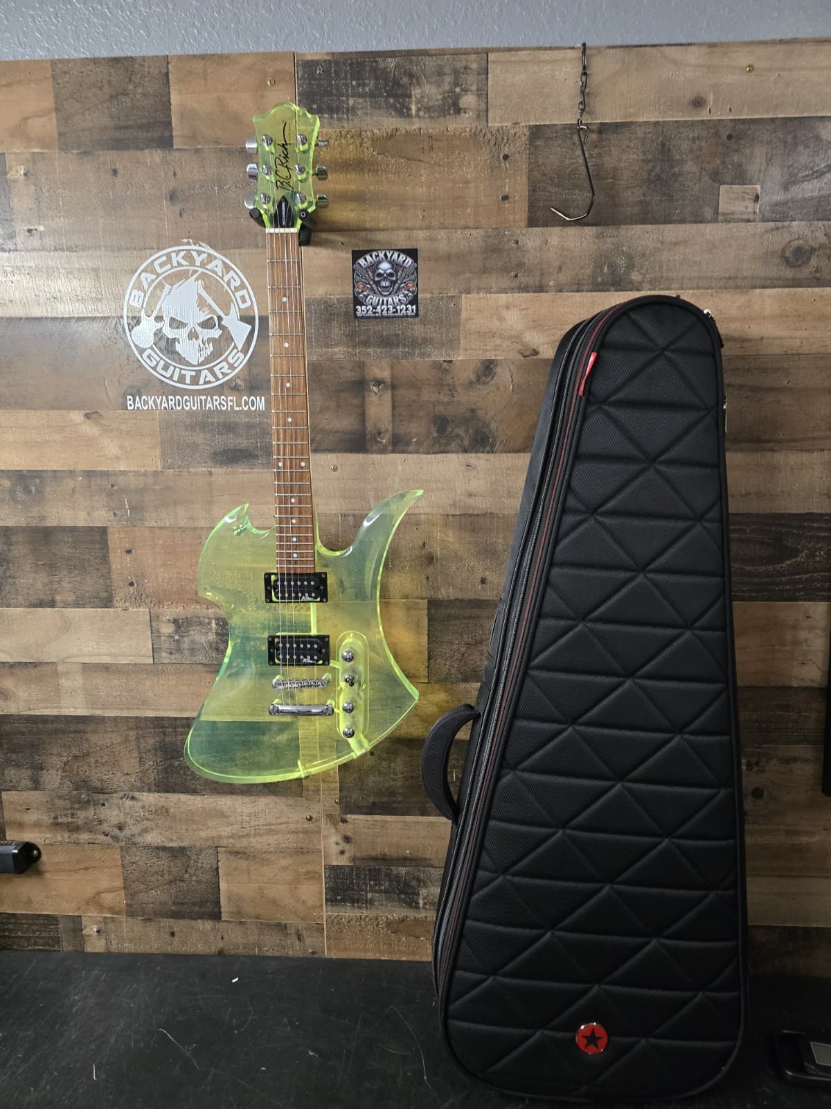 B.C. Rich Mockingbird acrylic lucite Green W/ Gigbag