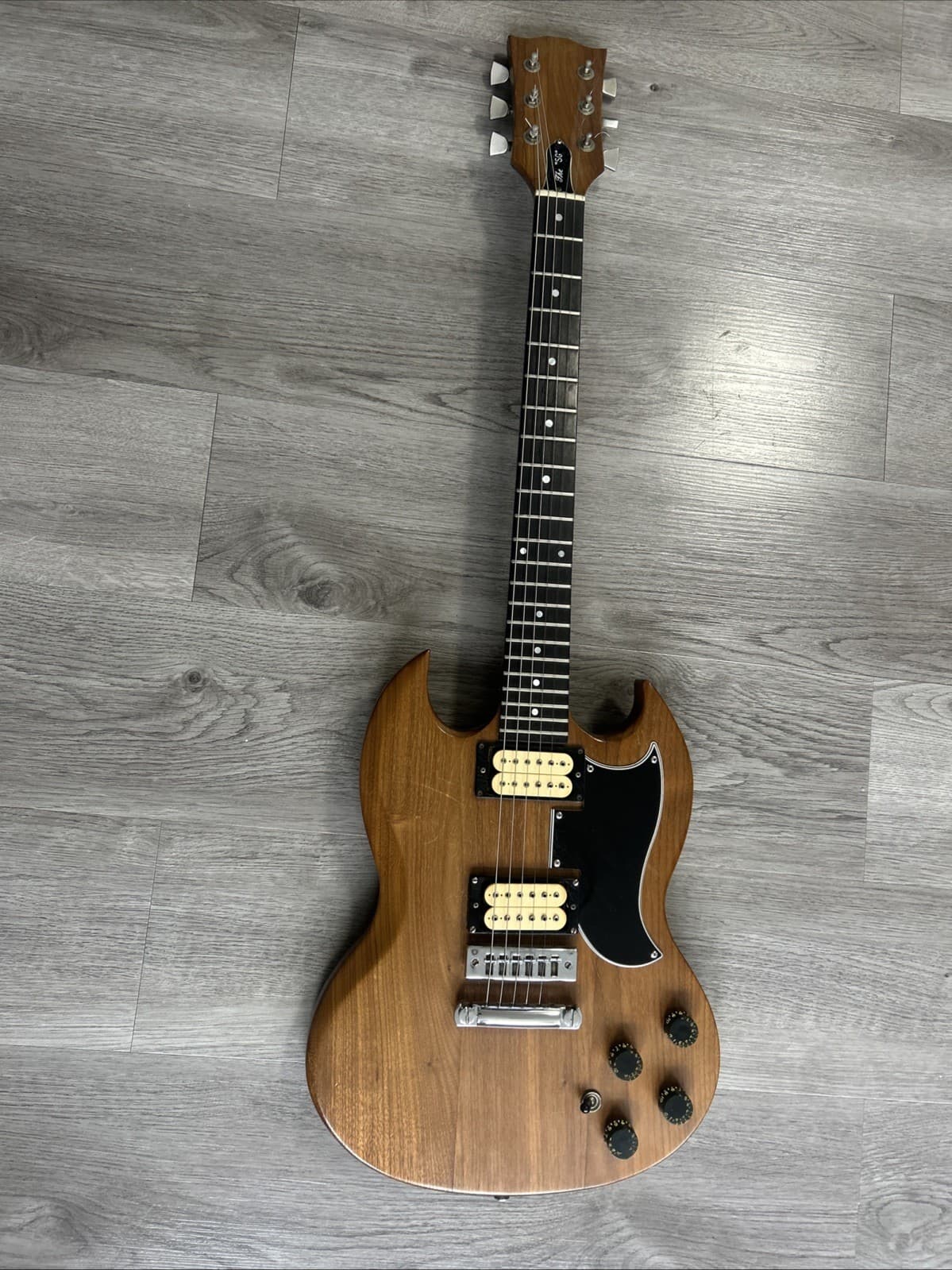 Gibson SG Standard 1979 Electric Guitar Walnut with OHSC