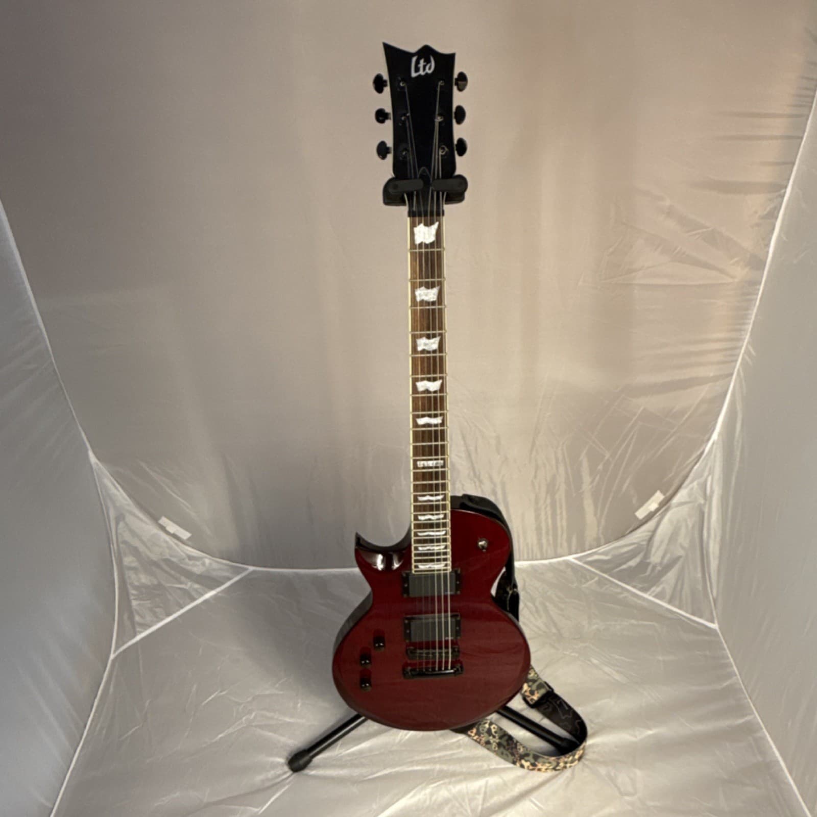 ESP LTD EC-400 Left-Handed Electric Guitar w/Gig Bag and Hercules Stand