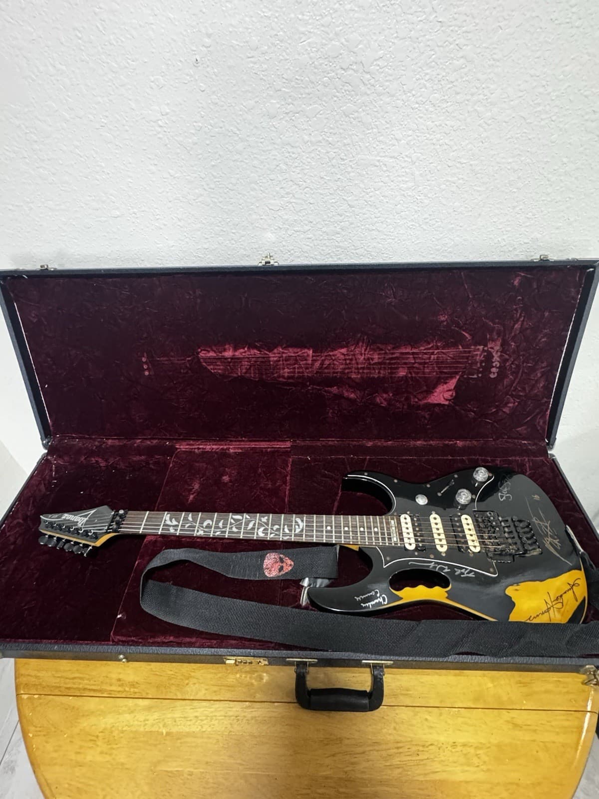 Ibanez JEM 555 BK Steve Vai Guitar w/ Case – SIGNED Rare Project Collector Piece