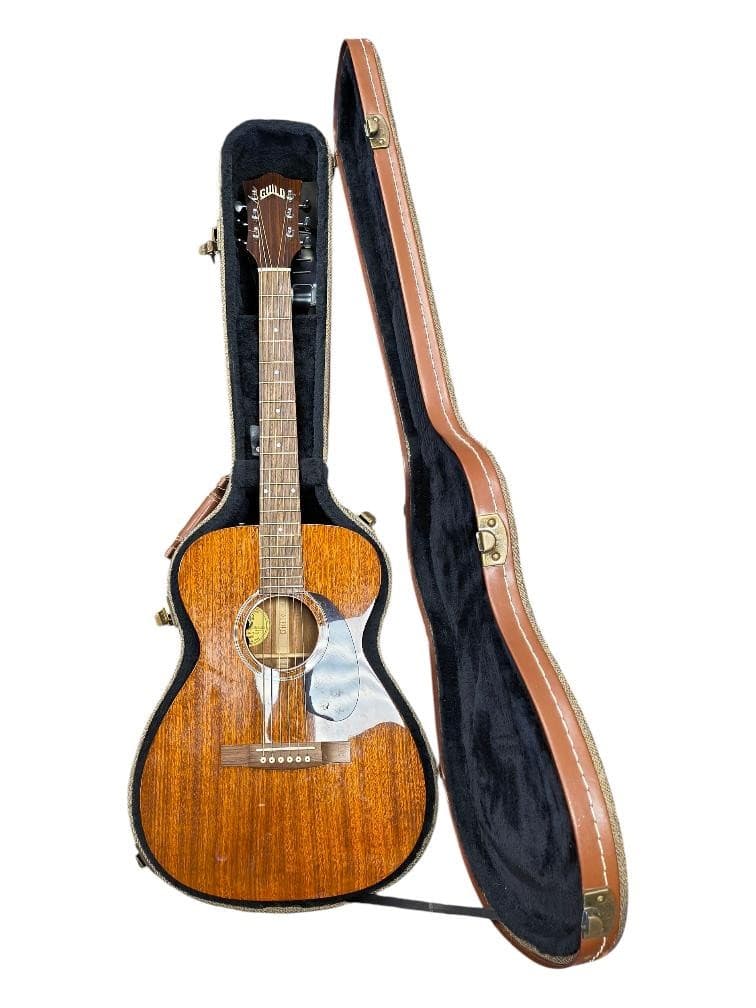 Guild GAD-M20NA Acoustic Guitar + Guild Case (TRP061755)