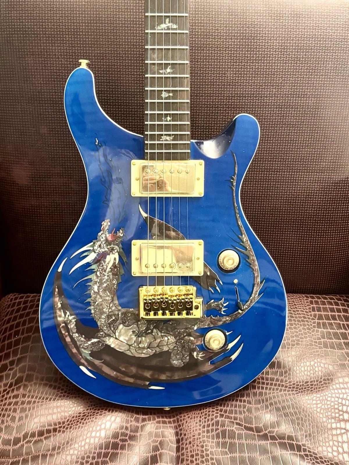 PRS Custom 22 fret Mother Of Pearl Dragon W/Birds Reproduction sample