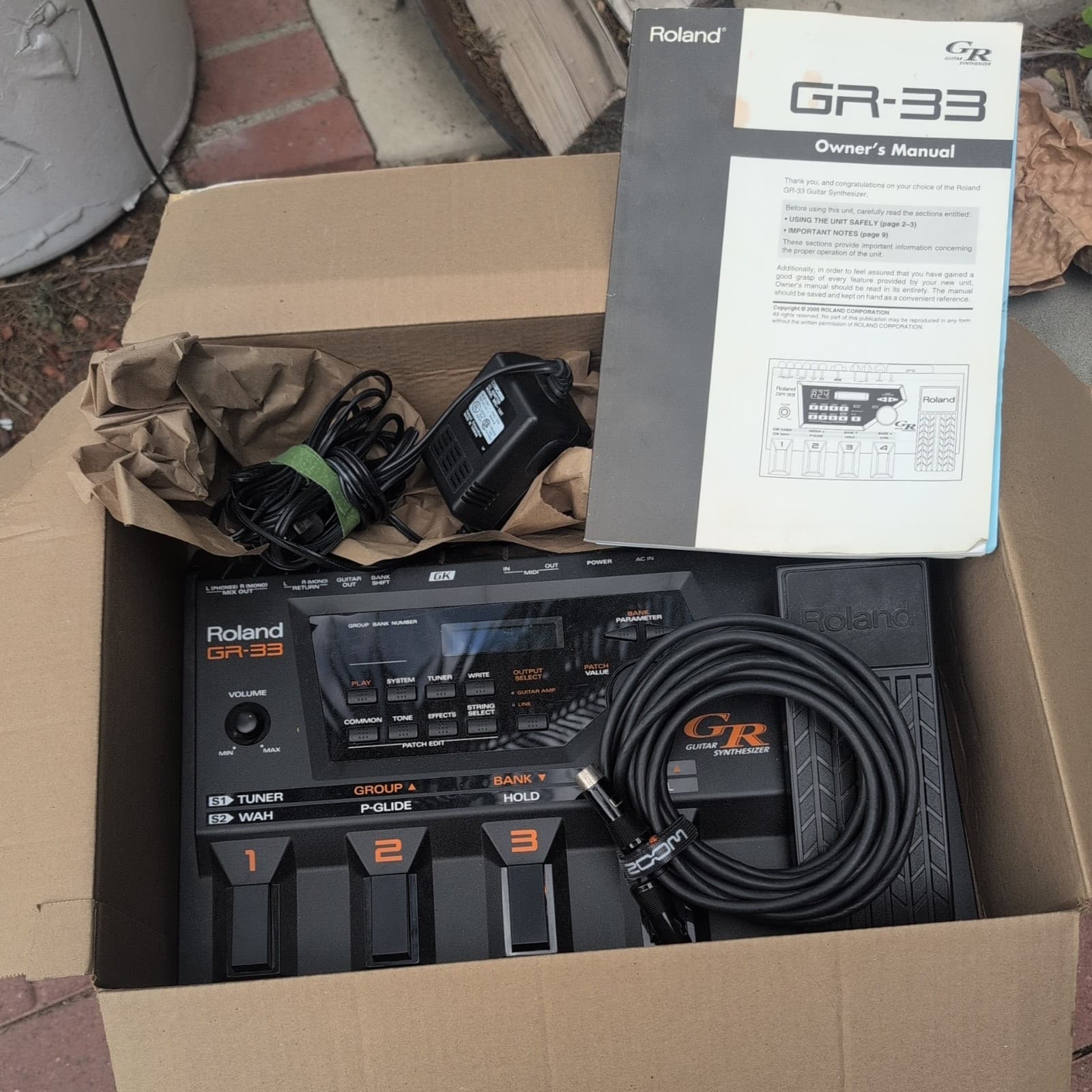 Roland GK33 Guitar Synthesizer with manual