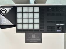 Native Instruments MASCHINE MK3 Groove Production Studio System
