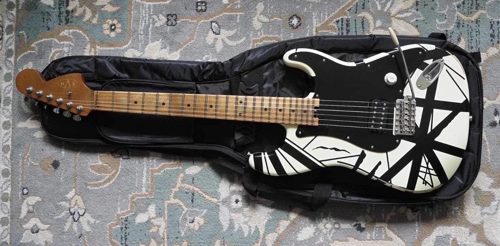 EVH Striped Series '78 Eruption Guitar with Gigbag