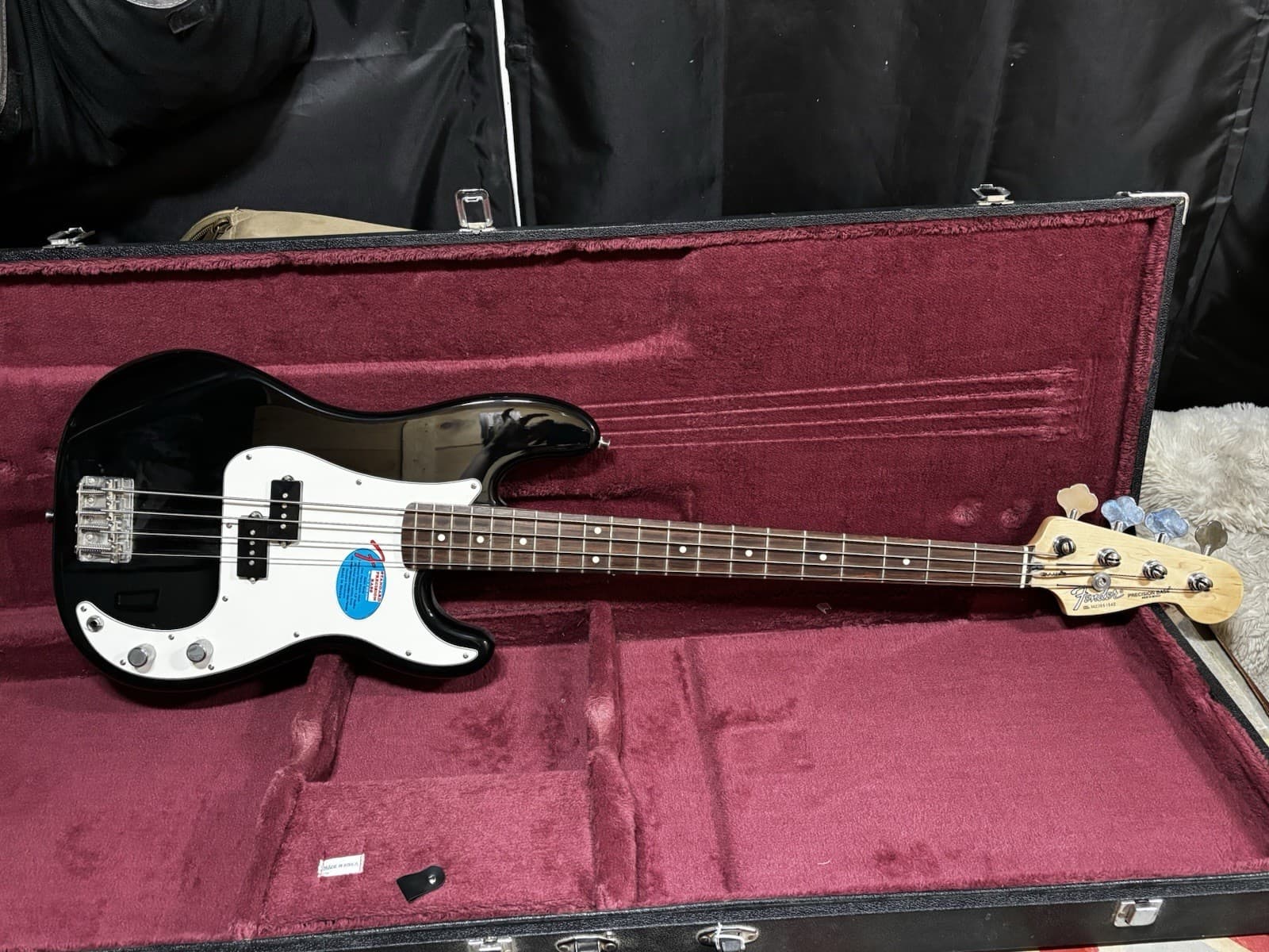 Fender Standard Precision Bass with Rosewood Fretboard Black w Case