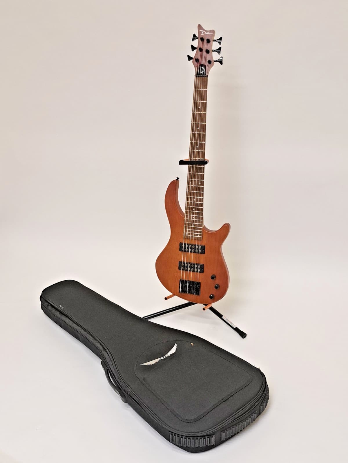 Dean Edge 1 6-String Vintage Mahogany Bass & Gig Bag (E1 6 VM)