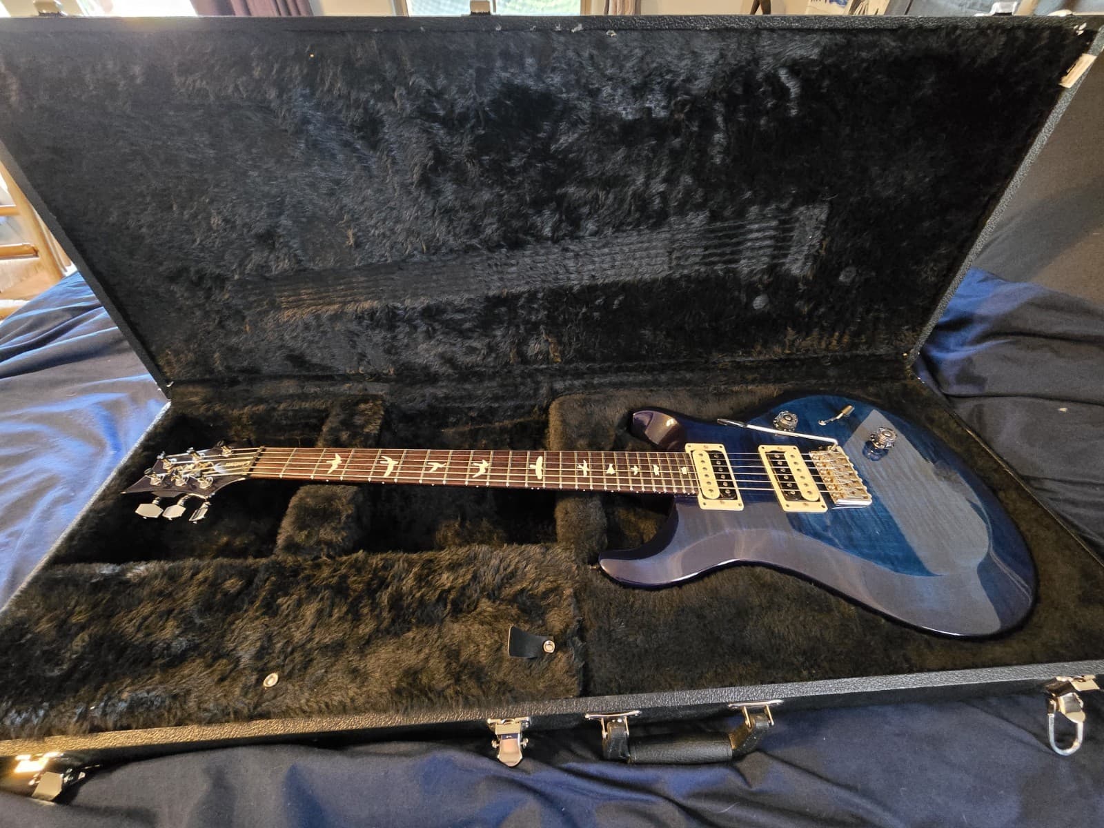 PRS S2 Custom 24 Deep Blue Solid-body Electric Guitar 24-Fret + Gig Bag