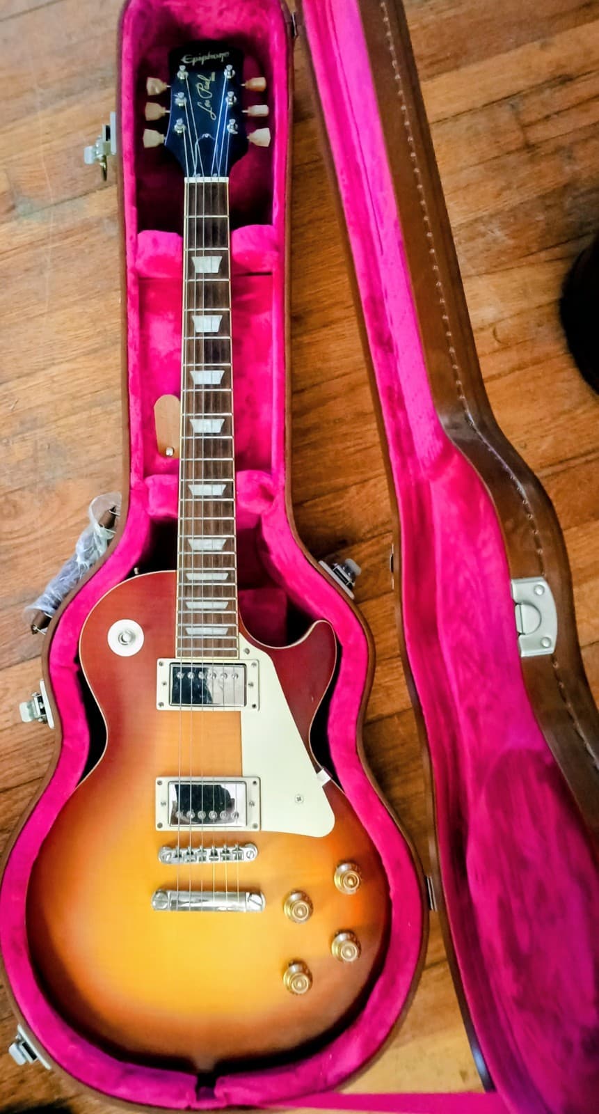 Epiphone Limited Edition 1959 Les Paul Inspired by Gibson Guitar (With case)