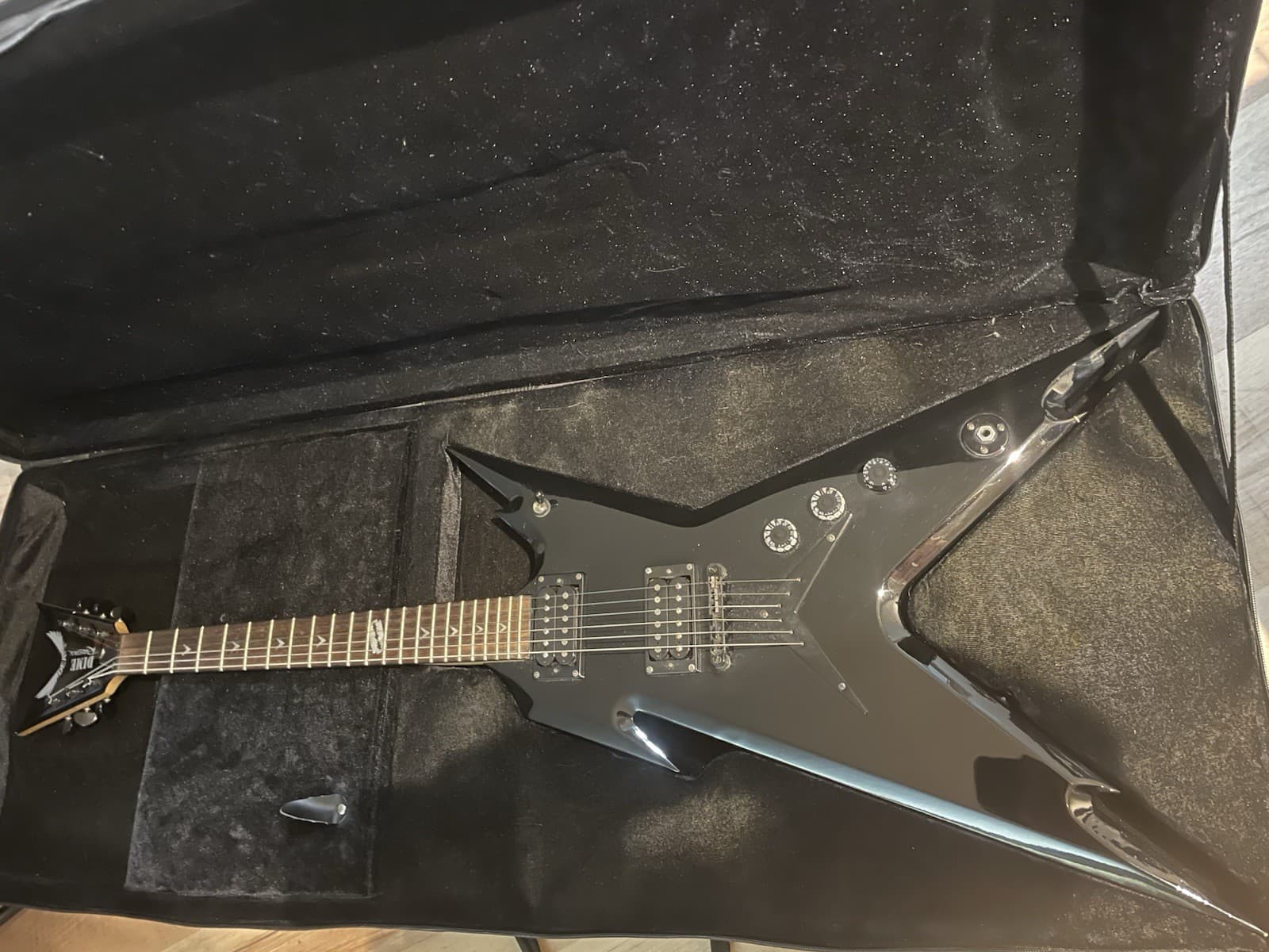 Dean Dime Razorback Electric Guitar Black 6 String Right-Handed with Gig Bag