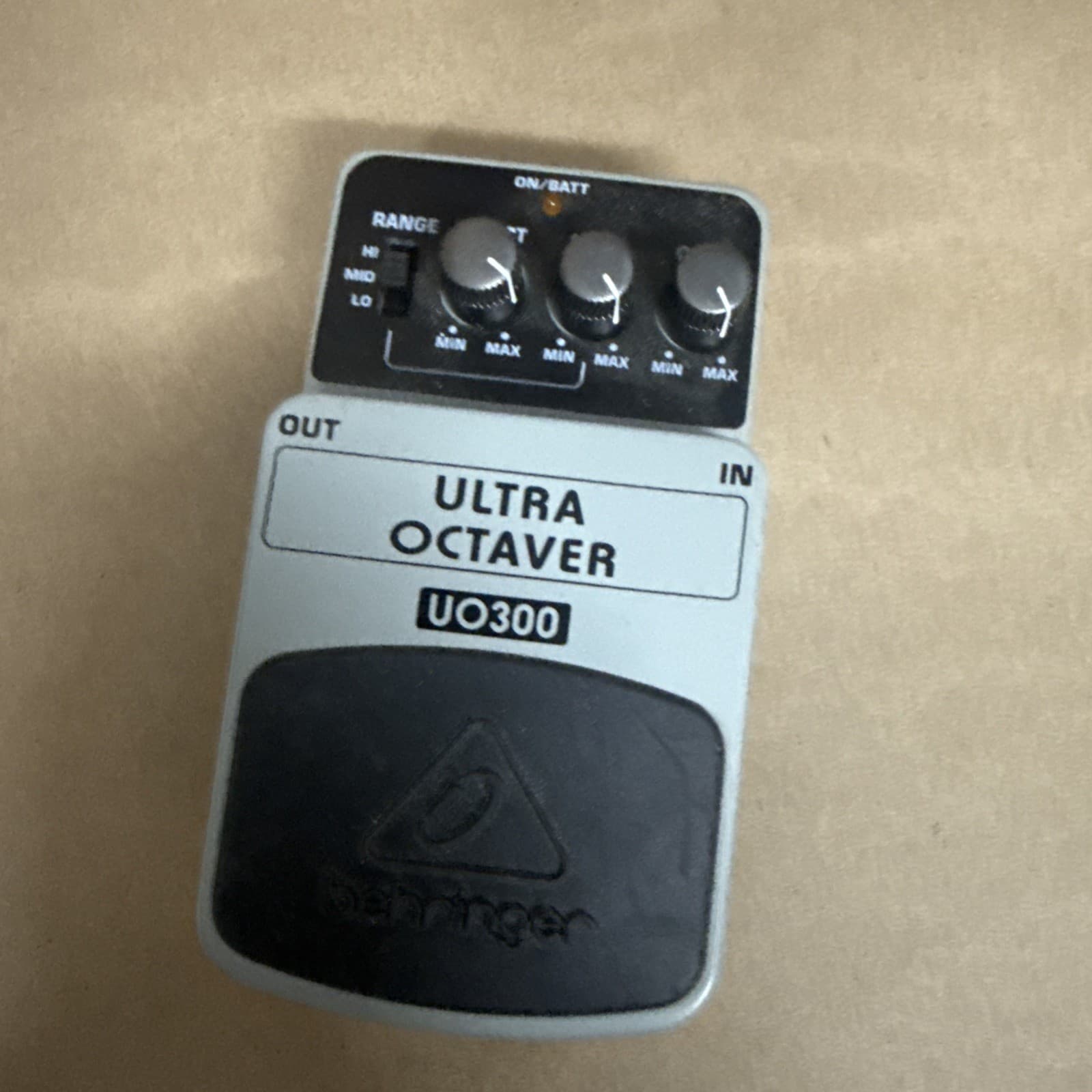 Behringer UO300 Ultra Octaver Analog Guitar Effects Pedal for Electric Bass,