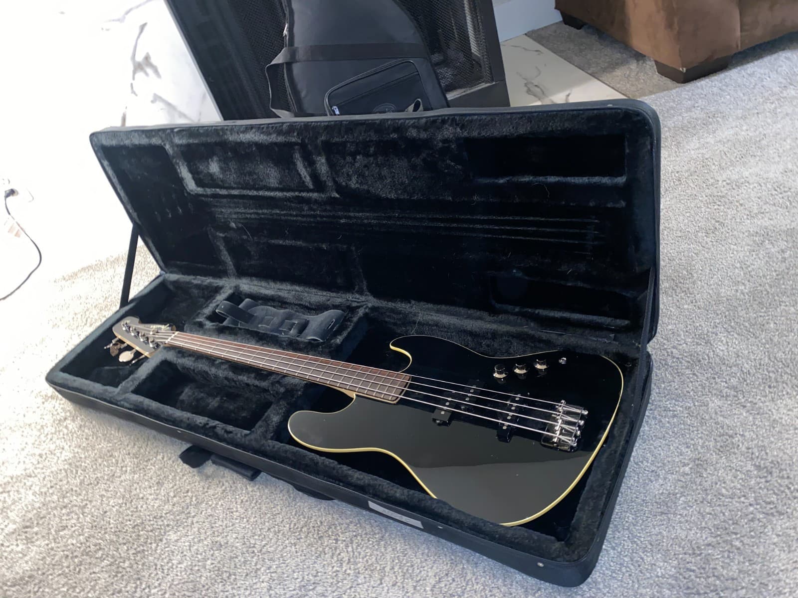 Fender Aerodyne Jazz Bass--Black (Rare Find) MIJ (Made in Japan (2003))