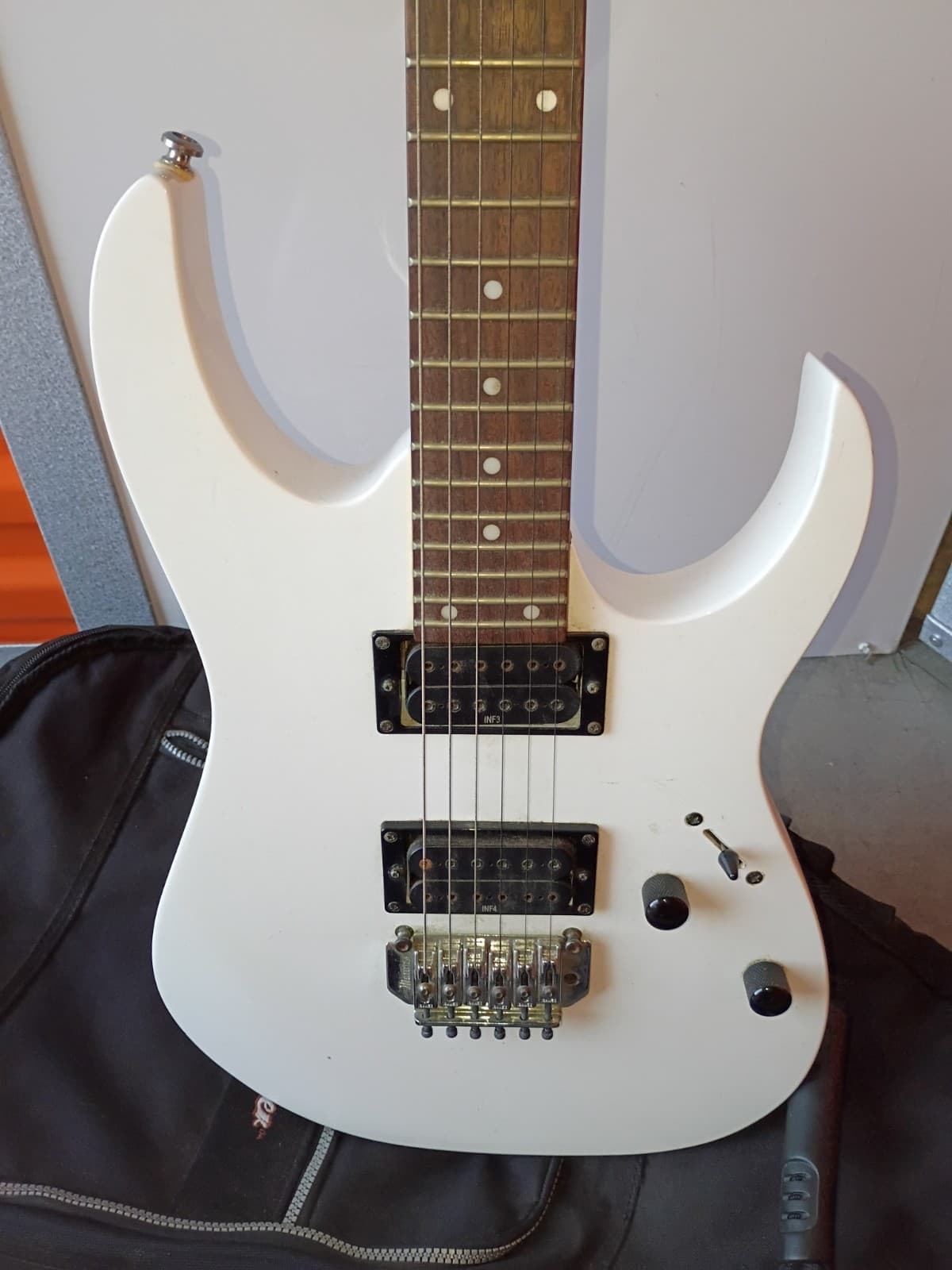 Ibanez GIO Series GRX20W Electric Guitar, White 6 String