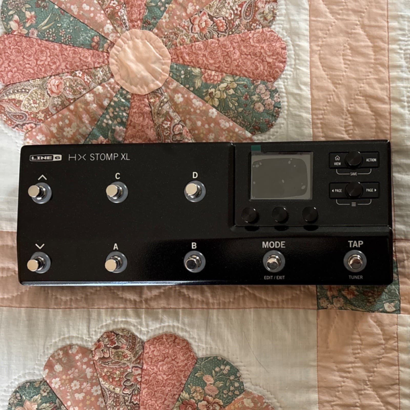 Line 6 HX Stomp XL Digital Multi-Effects Processor Pedal for Guitar, Bass