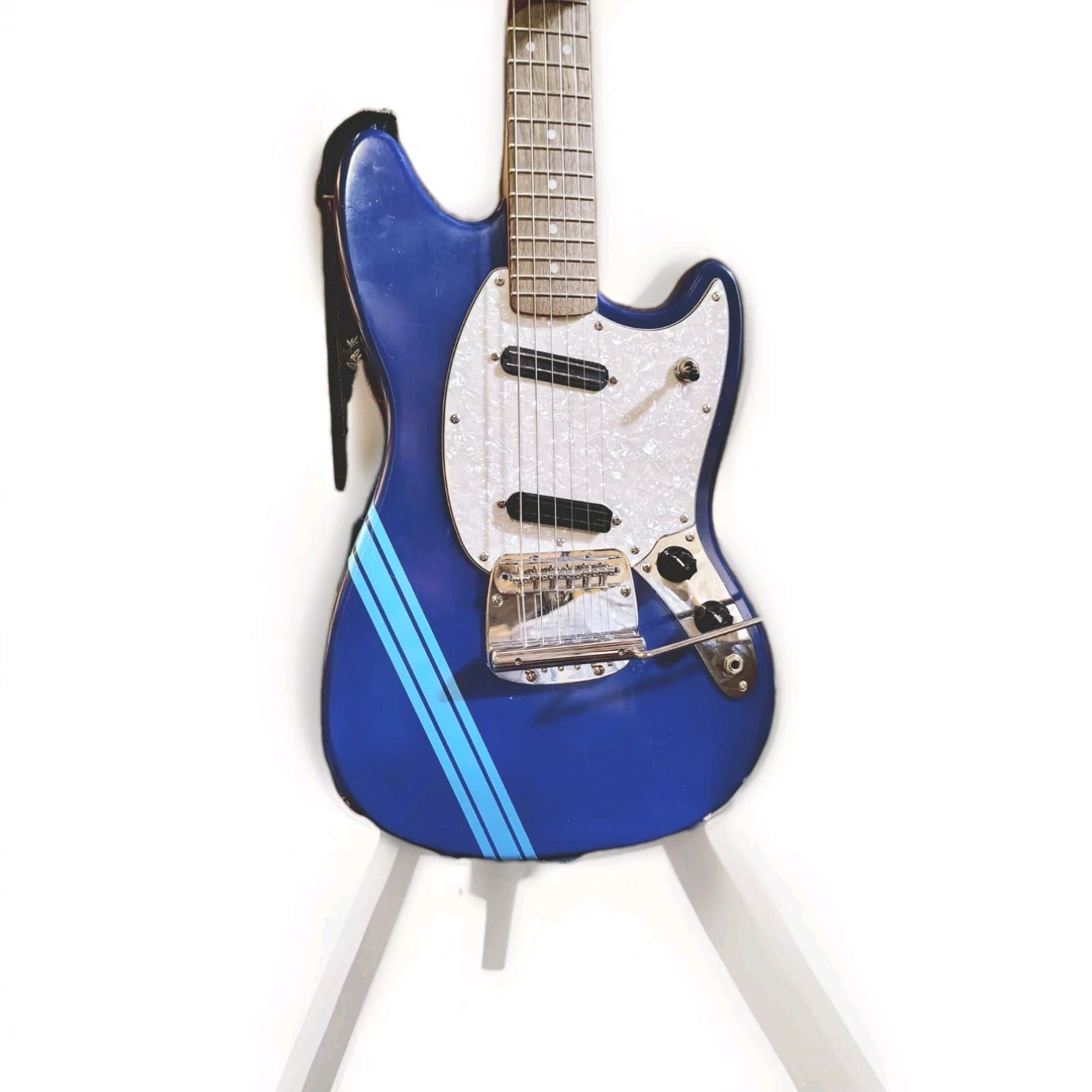 Fender Mustang Electric Guitar Blue Solid Body 6 String Maple Neck Right-Handed