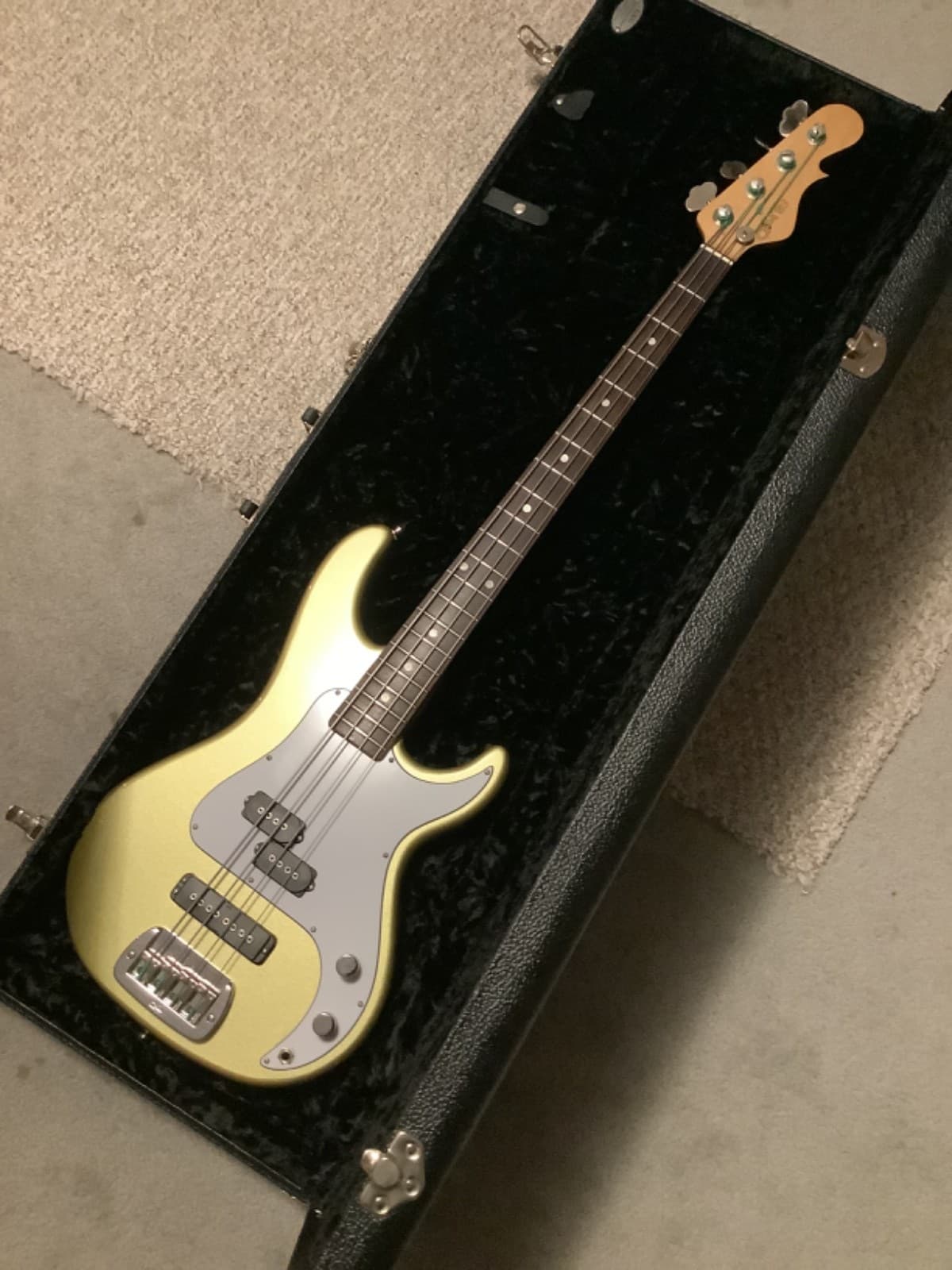 G&L SB-2 BASS 1995 USA, GOLD SPARKLE-CUSTOM COLOR, RARE