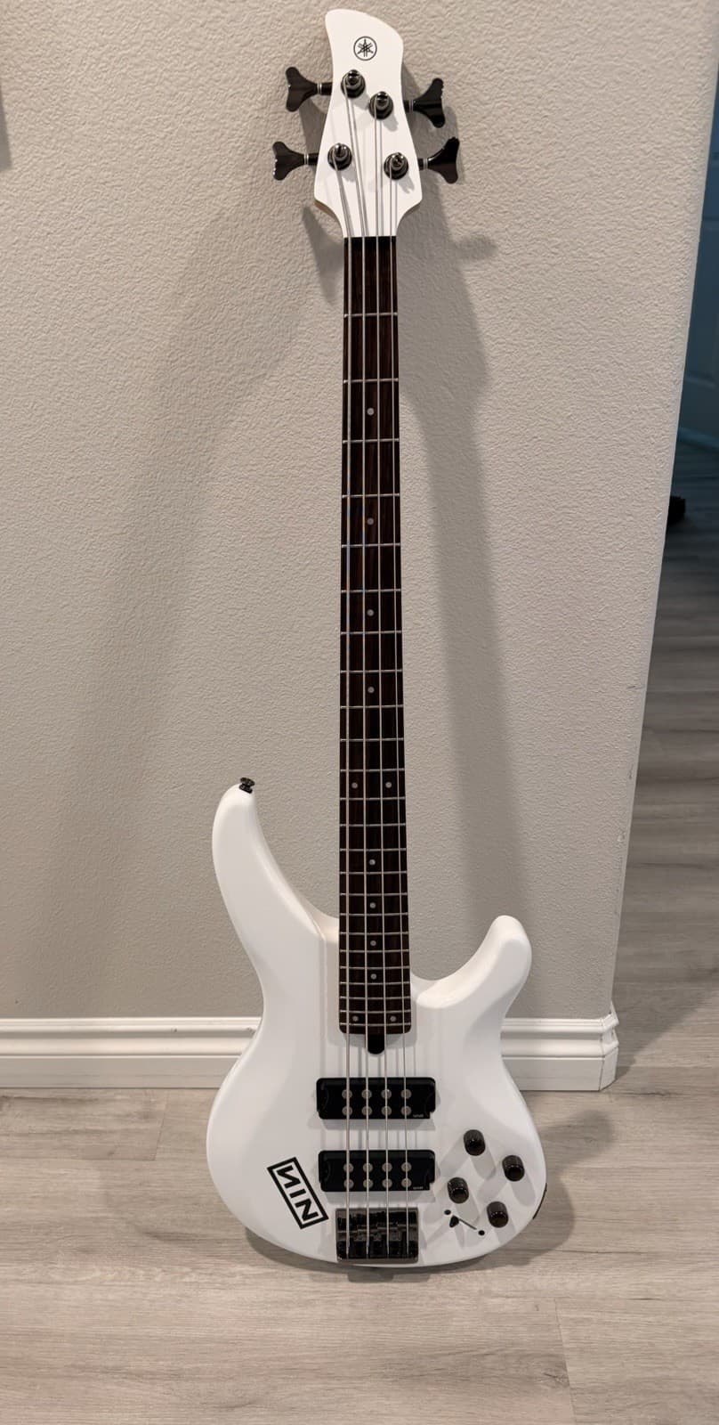 Yamaha TRBX304FTB 4-String Electric Bass Guitar White with Gig Bag