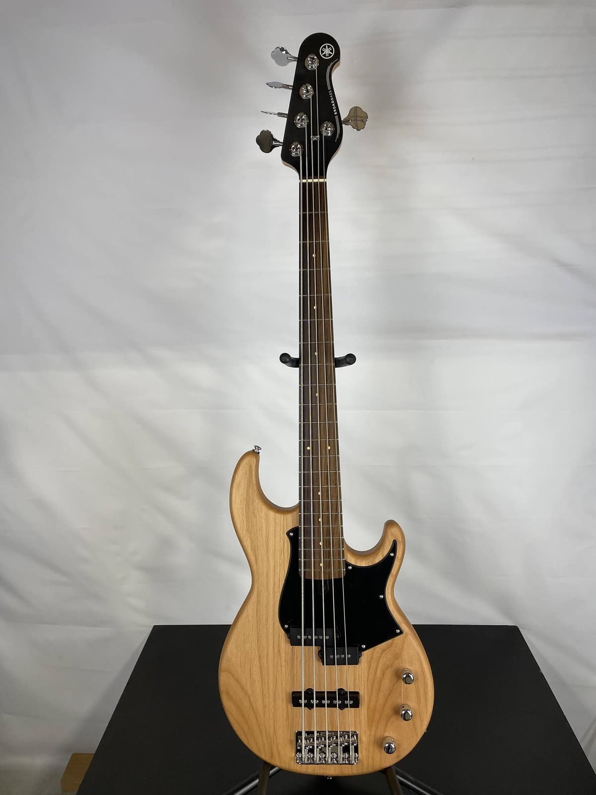 Excellent Yamaha BB235 5-String Bass Guitar, Rosewood Fingerboard, Yellow Natura