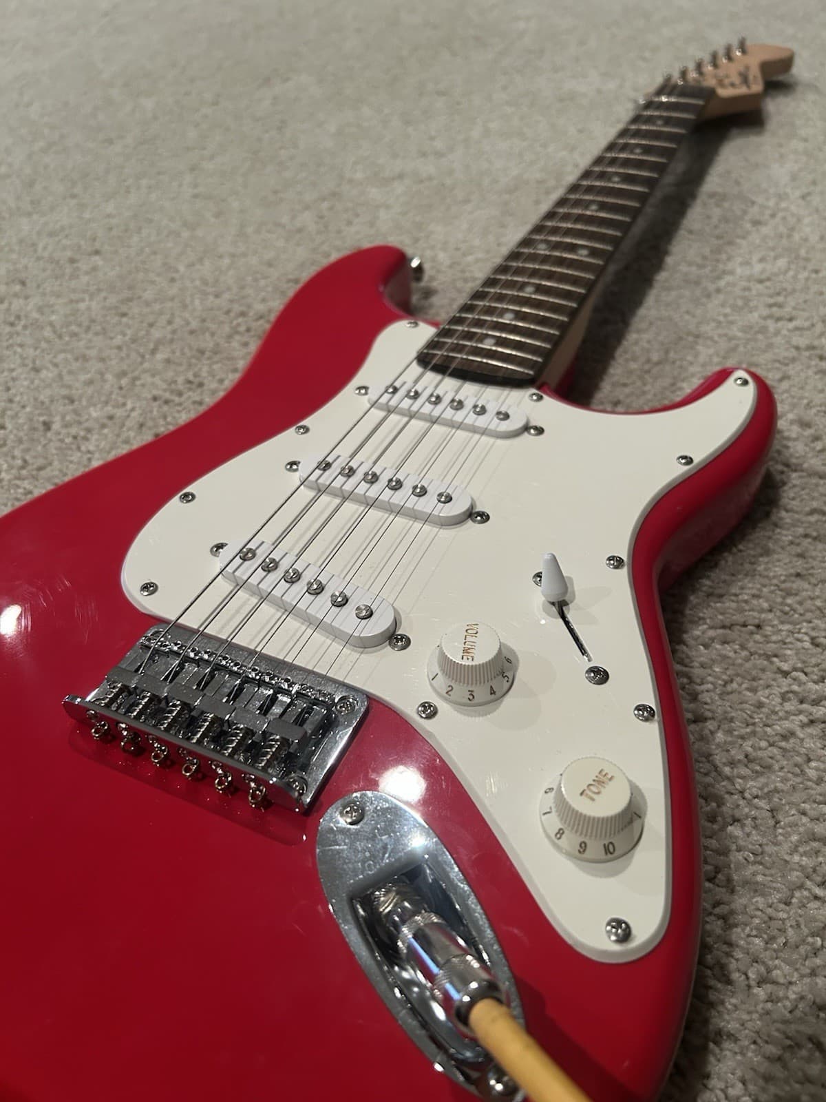Squier Mini Electric Guitar Right-Handed w/ Marshall MG10CF Amp