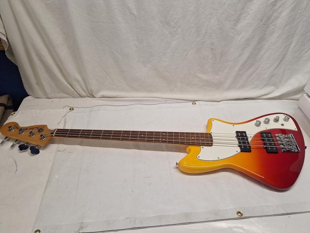 FENDER METEORA BASS GUITAR (P31020454)
