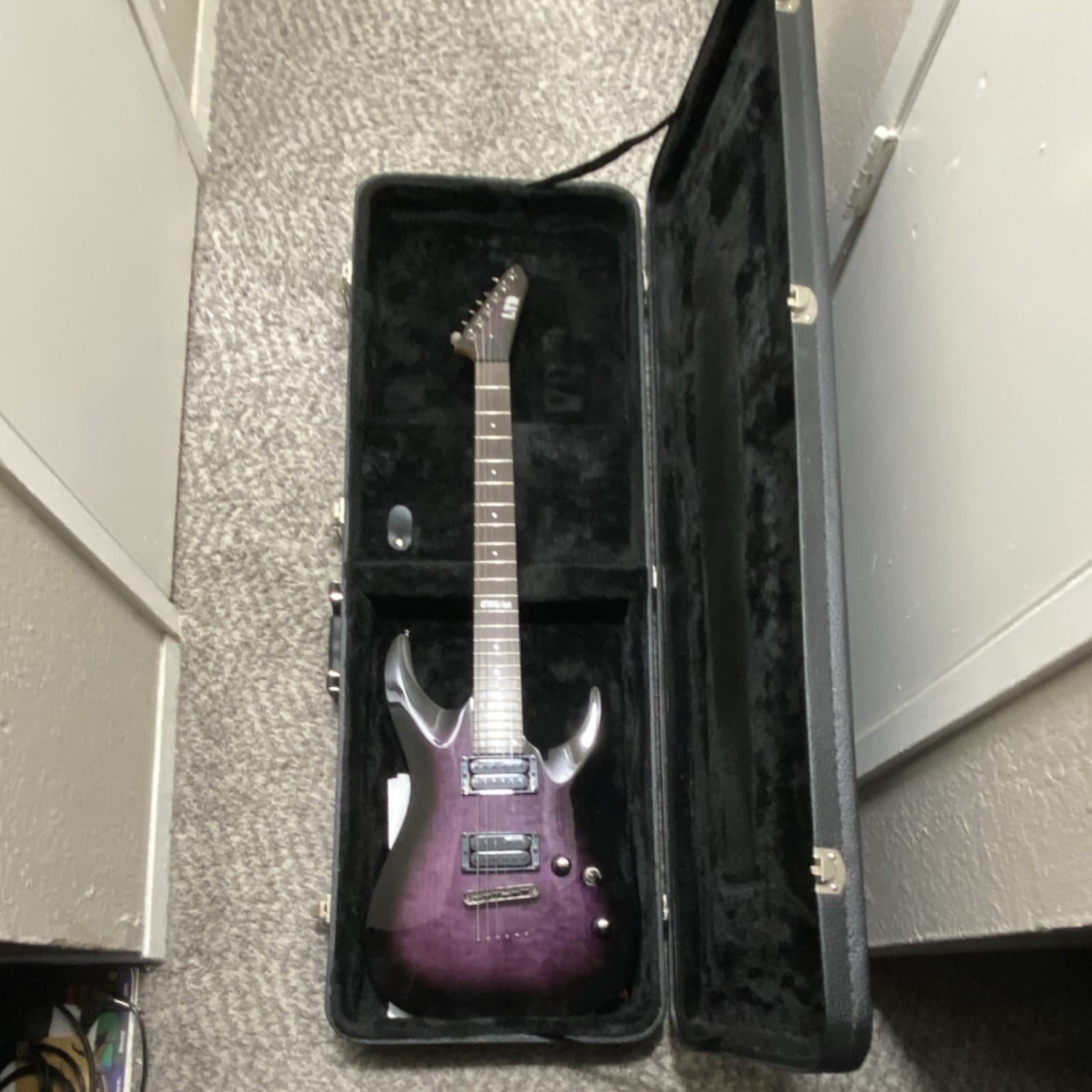 ESP LTD Electirc Guitar, 6-String, Case Included