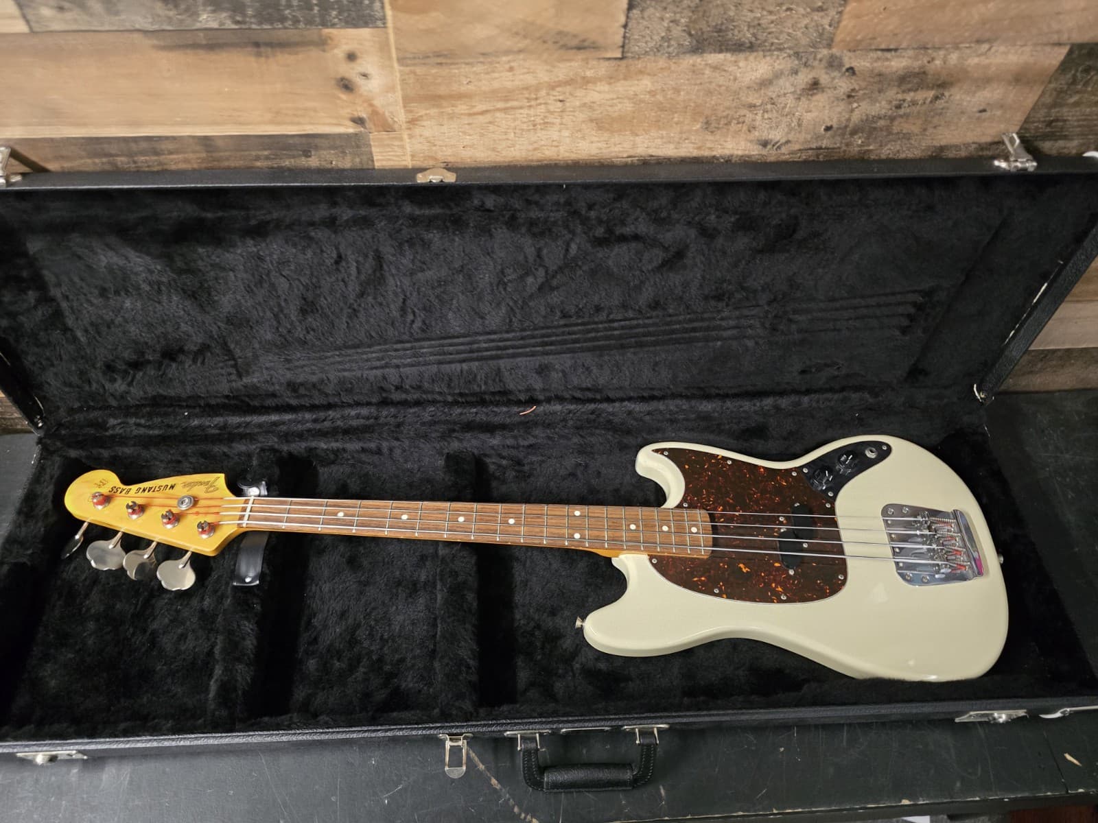 2006 Fender Japan Mustang Bass Guitar Vintage White W /Case