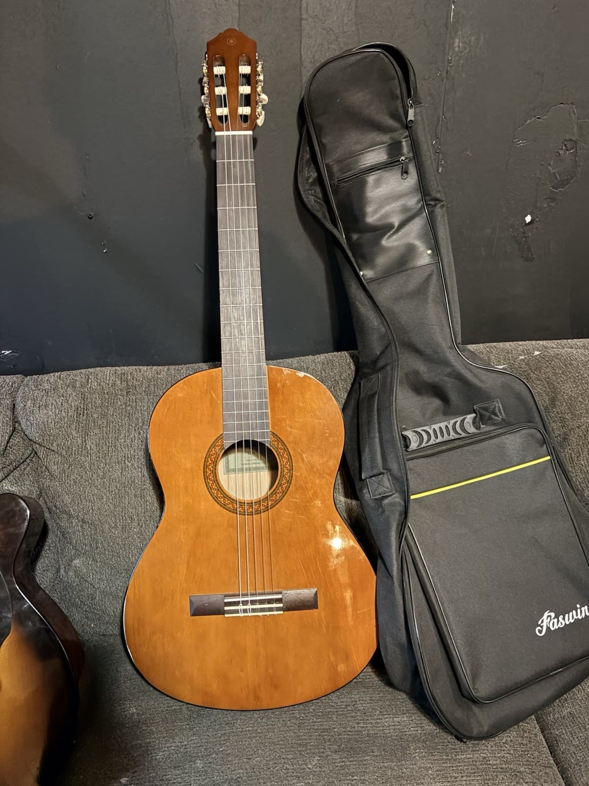 Yamaha C 40 Acoustic Guitar