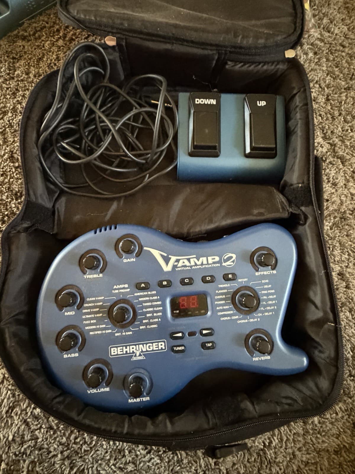Behringer V-AMP 2 Guitar Amp Modeler + Foot Pedal + Carrying Case
