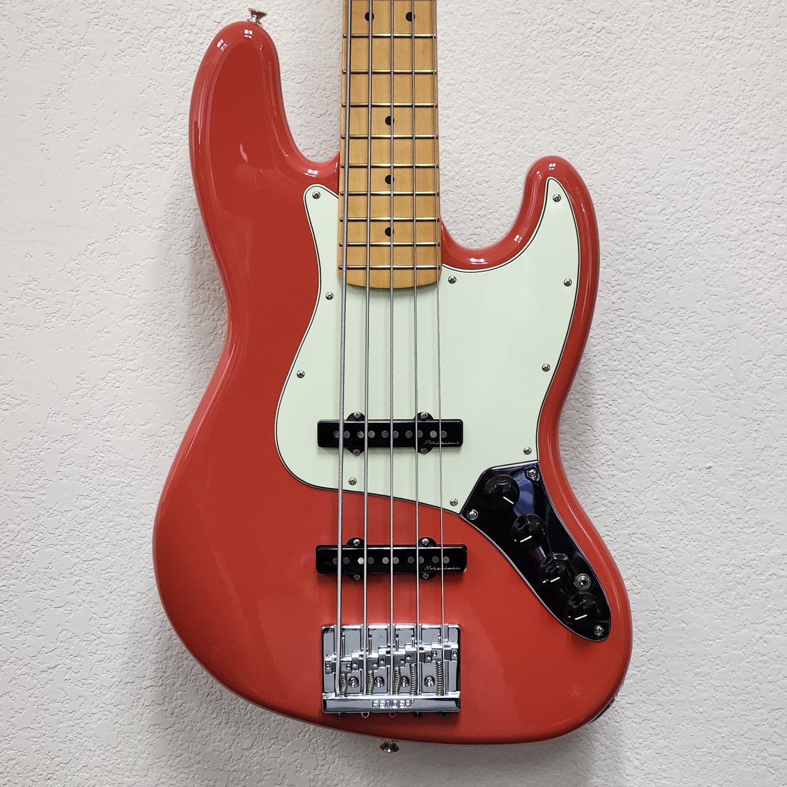 Fender Player Plus Jazz Bass V with Maple Fretboard - Fiesta Red